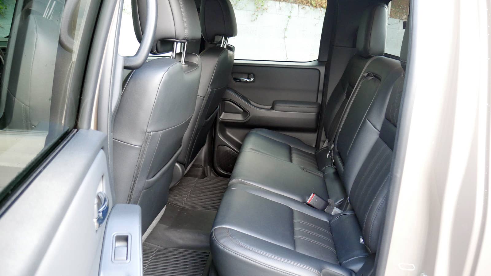 2024 Nissan Frontier Review: The driver's choice in an array of ...