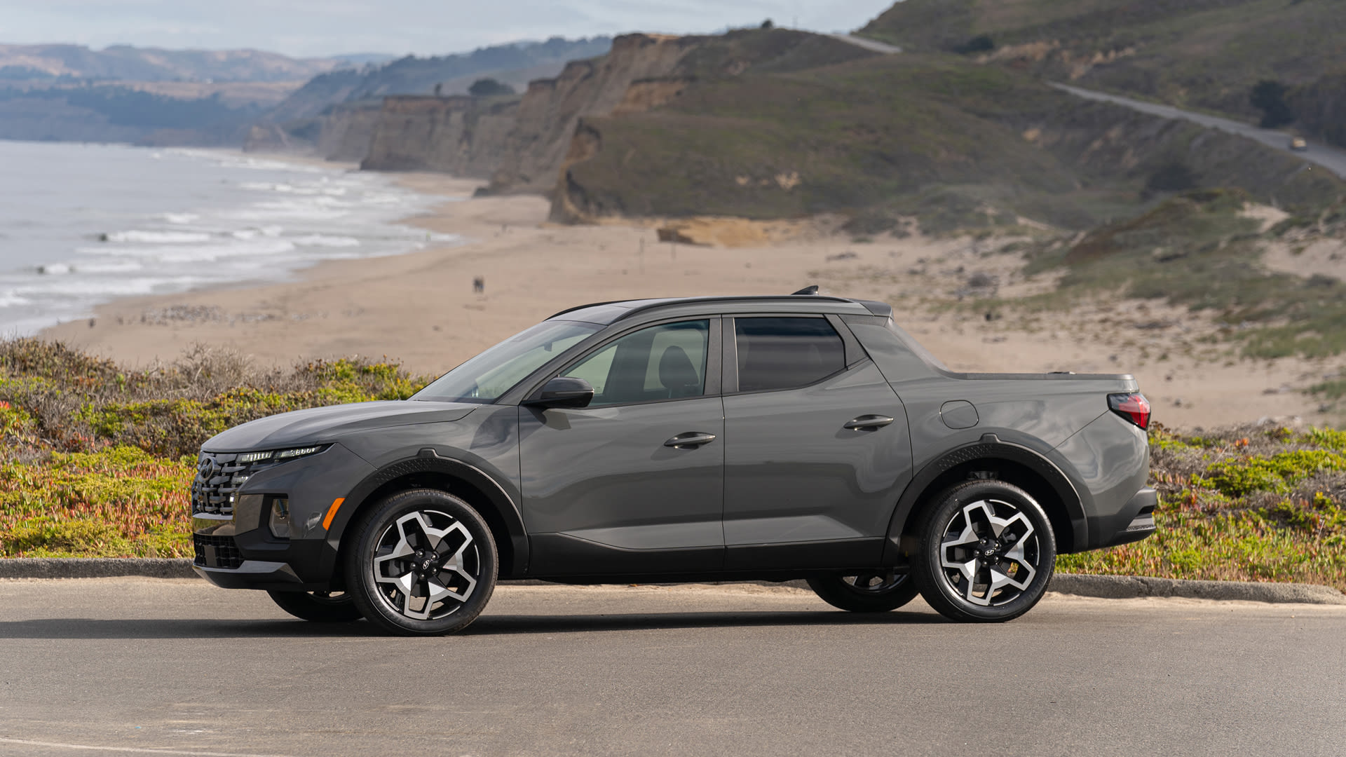 Ford Maverick vs Hyundai Santa Cruz: 2024 Comparison - Autoblog