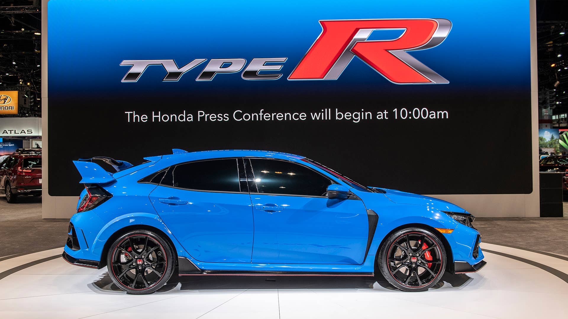 The 2020 Honda Civic Type R drops the fake vents up front, still wildly ...