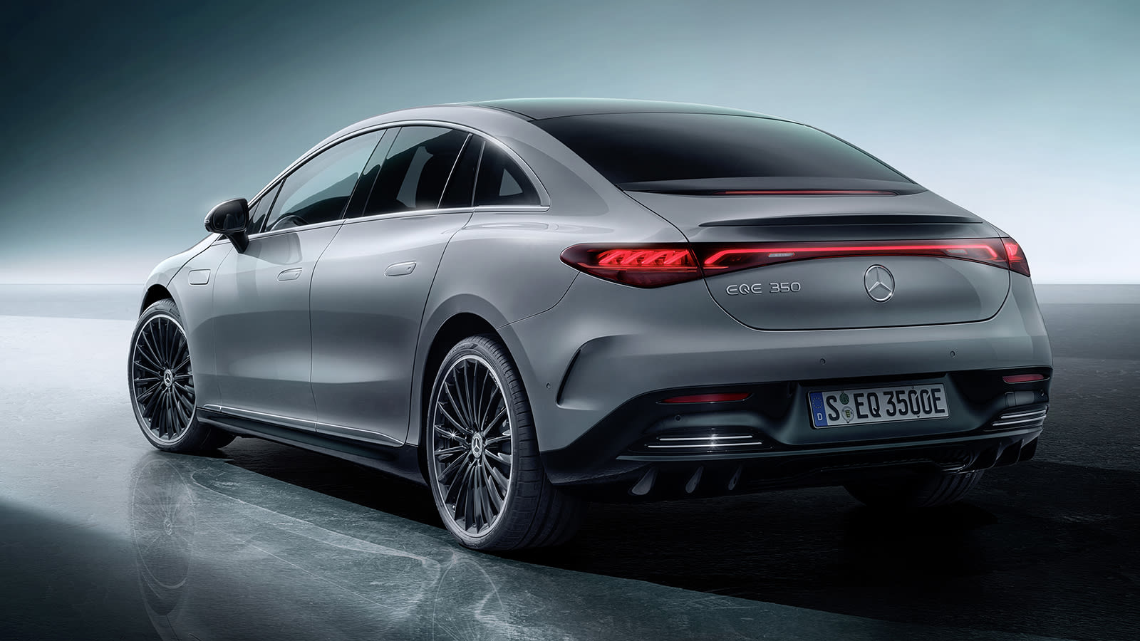 Mercedes-Benz EVs Are on Fire Sale Right Now, With Up to $50,000 Off on EQS and EQE Models 8 Mercedes-Benz EQE 350