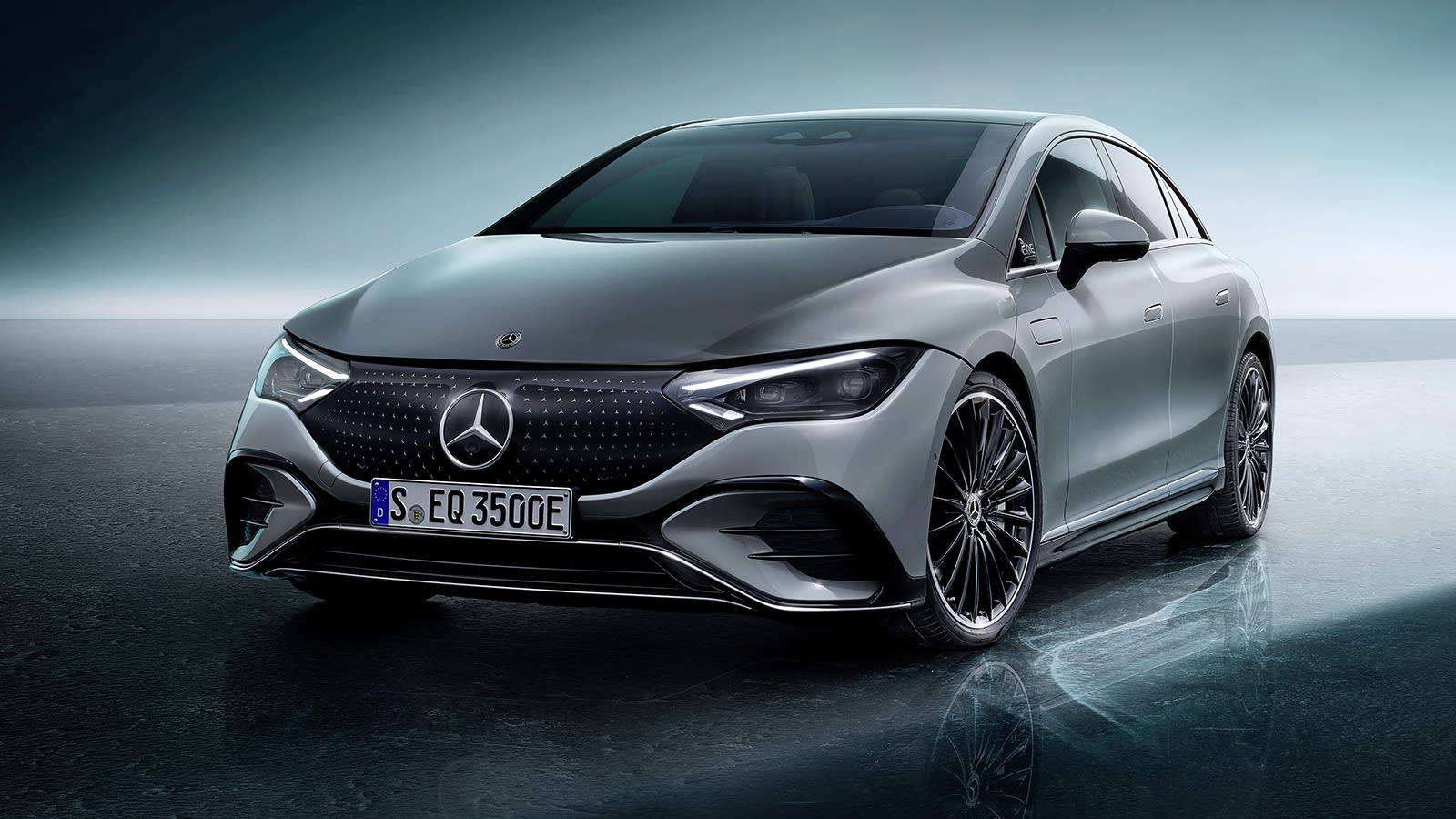 Mercedes-Benz EVs Are on Fire Sale Right Now, With Up to $50,000 Off on EQS and EQE Models 7 Mercedes-Benz EQE 350