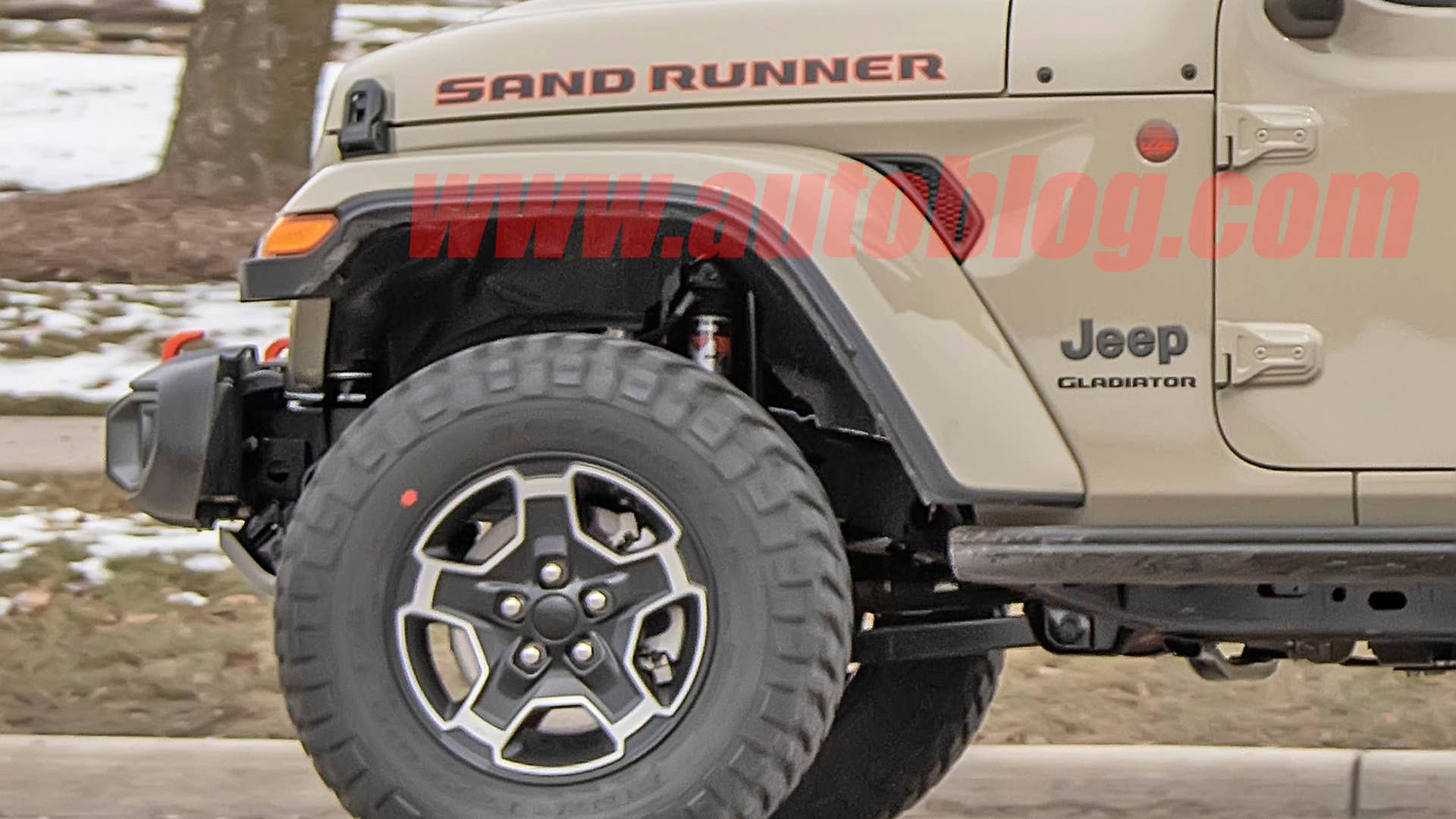 Jeep Gladiator spied in Sand Runner configuration - Autoblog