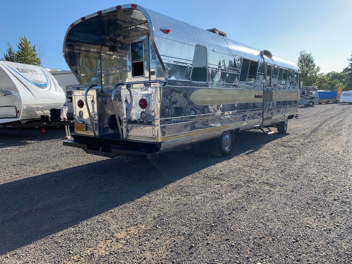 Live your best retro #vanlife with this 1965 Streamline Travel Home ...