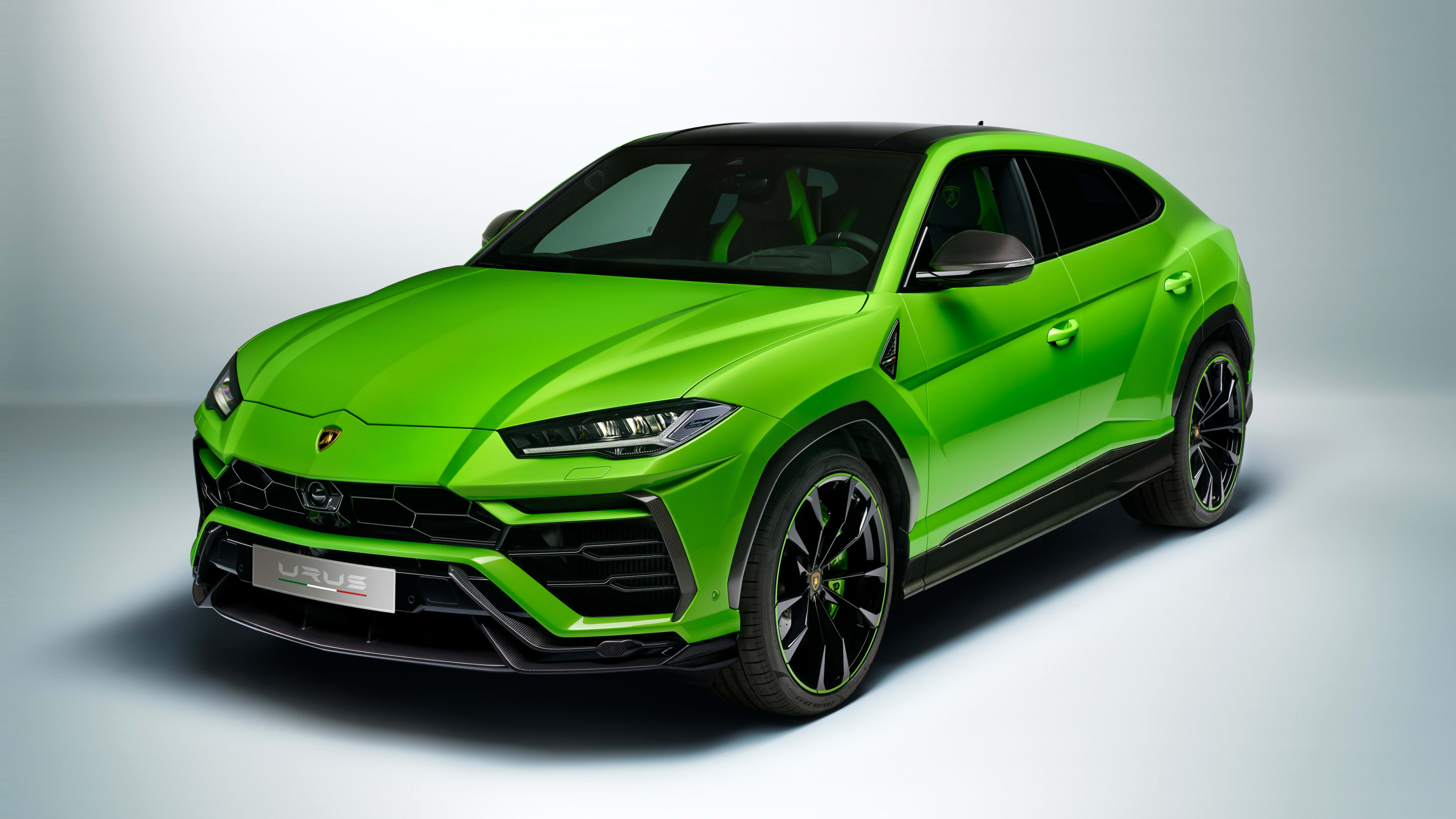 2021-lamborghini-urus-pearl-
