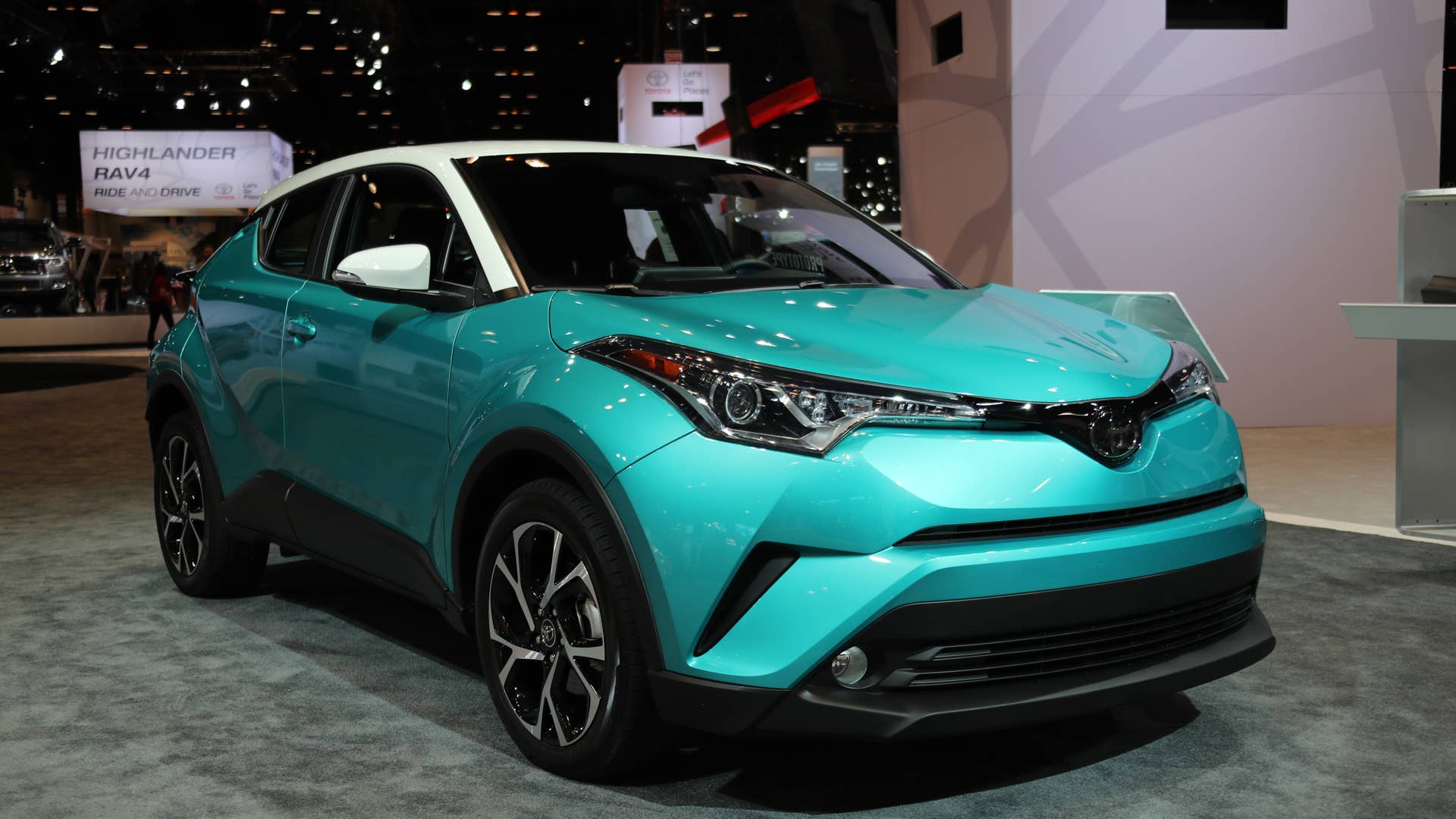 The 2018 Toyota C HR Will Get A Contrasting color Roof Option Nifty 