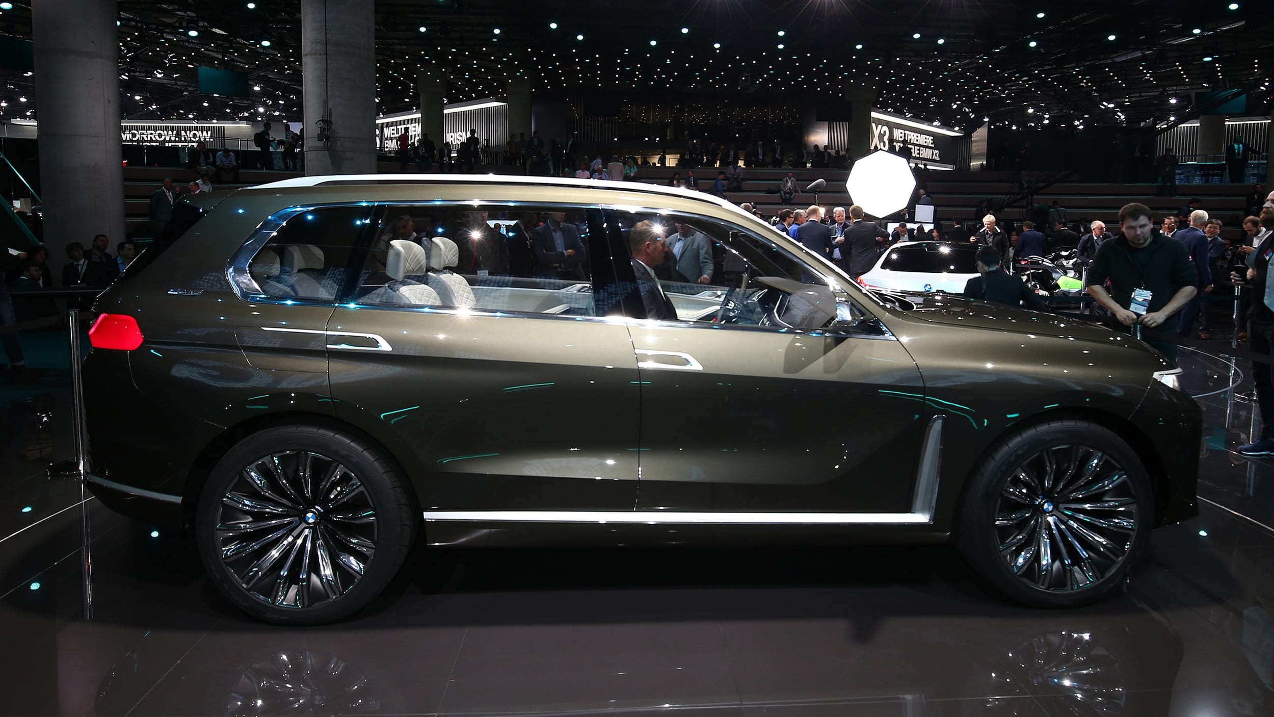BMW Concept X7 iPerformance revealed: It's a flagship plug-in hybrid ...