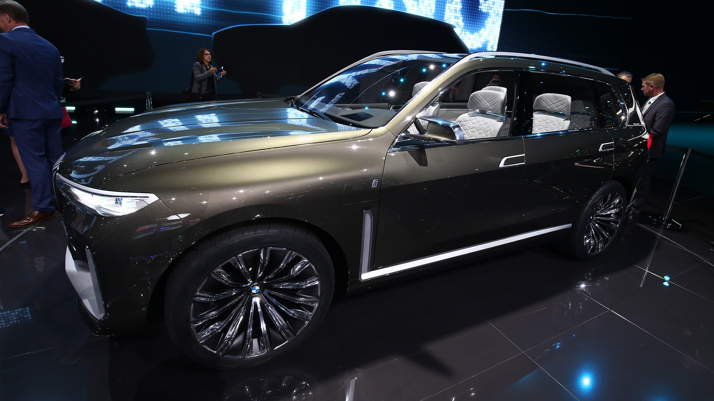 BMW Concept X7 iPerformance revealed: It's a flagship plug-in hybrid ...