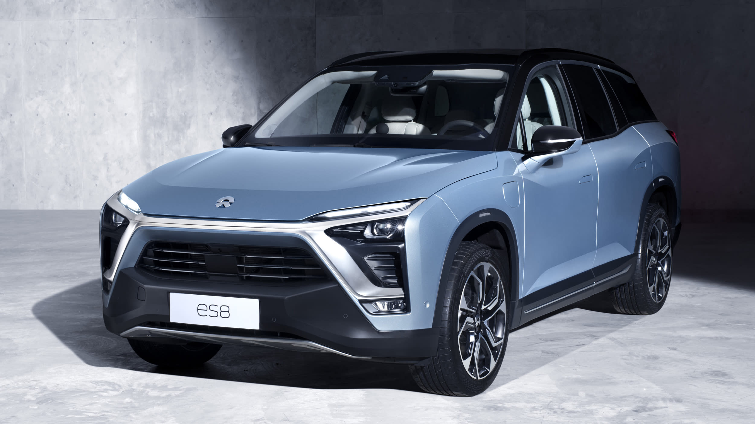 NIO ES8 crossover revealed, with a 220-mile range and