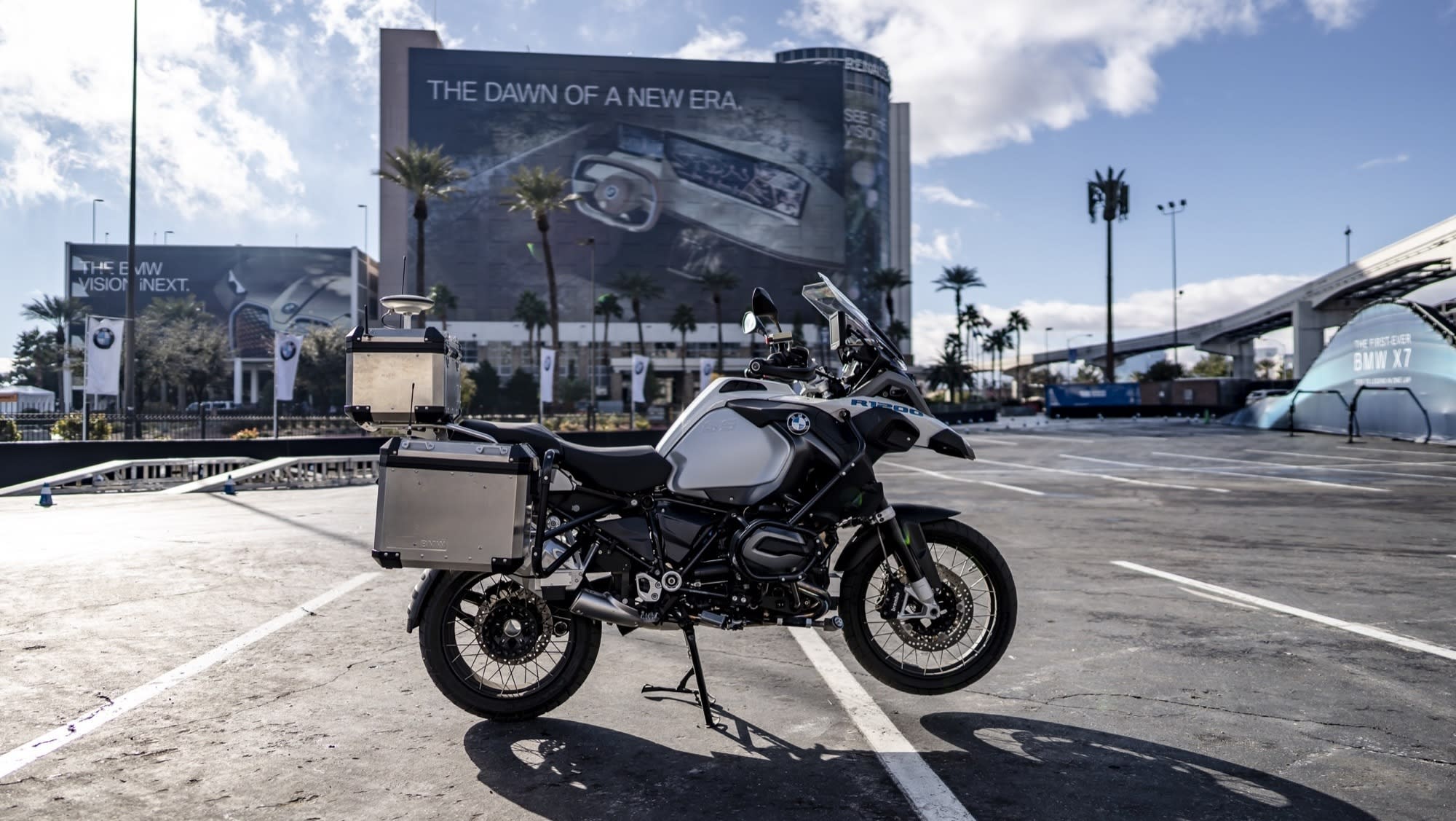 BMW Self-Driving Motorcycle at CES 2019