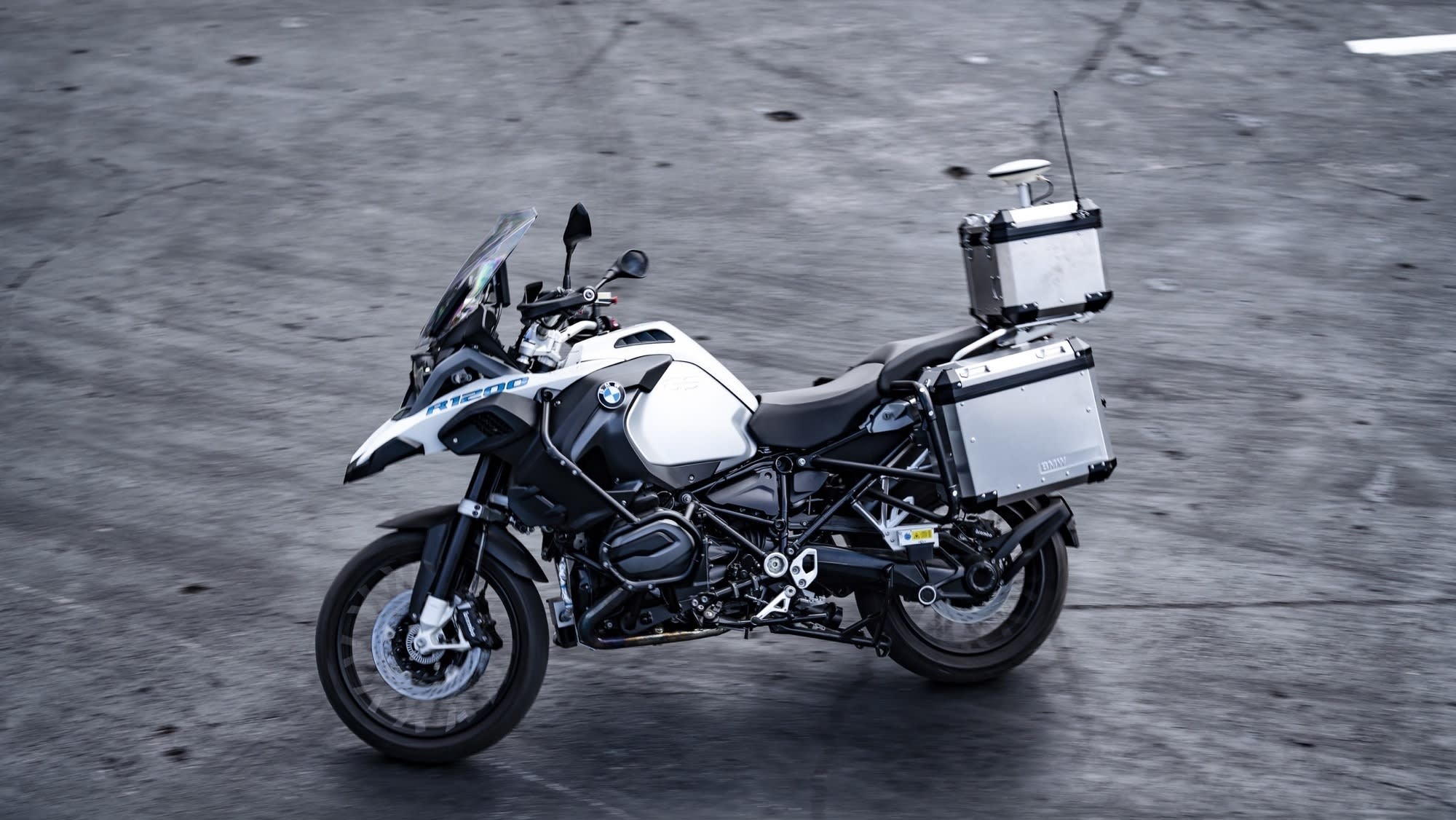 BMW Self-Driving Motorcycle at CES 2019
