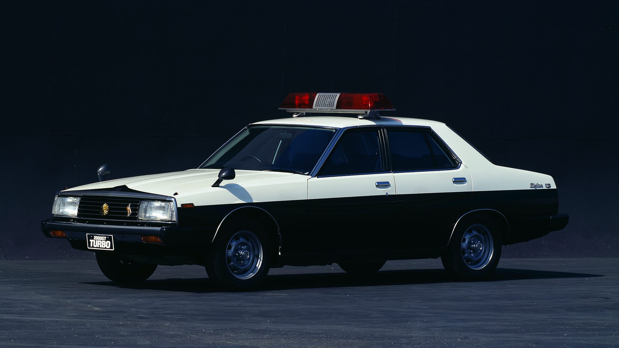 Nissan donates GT-R police car to Japanese police force