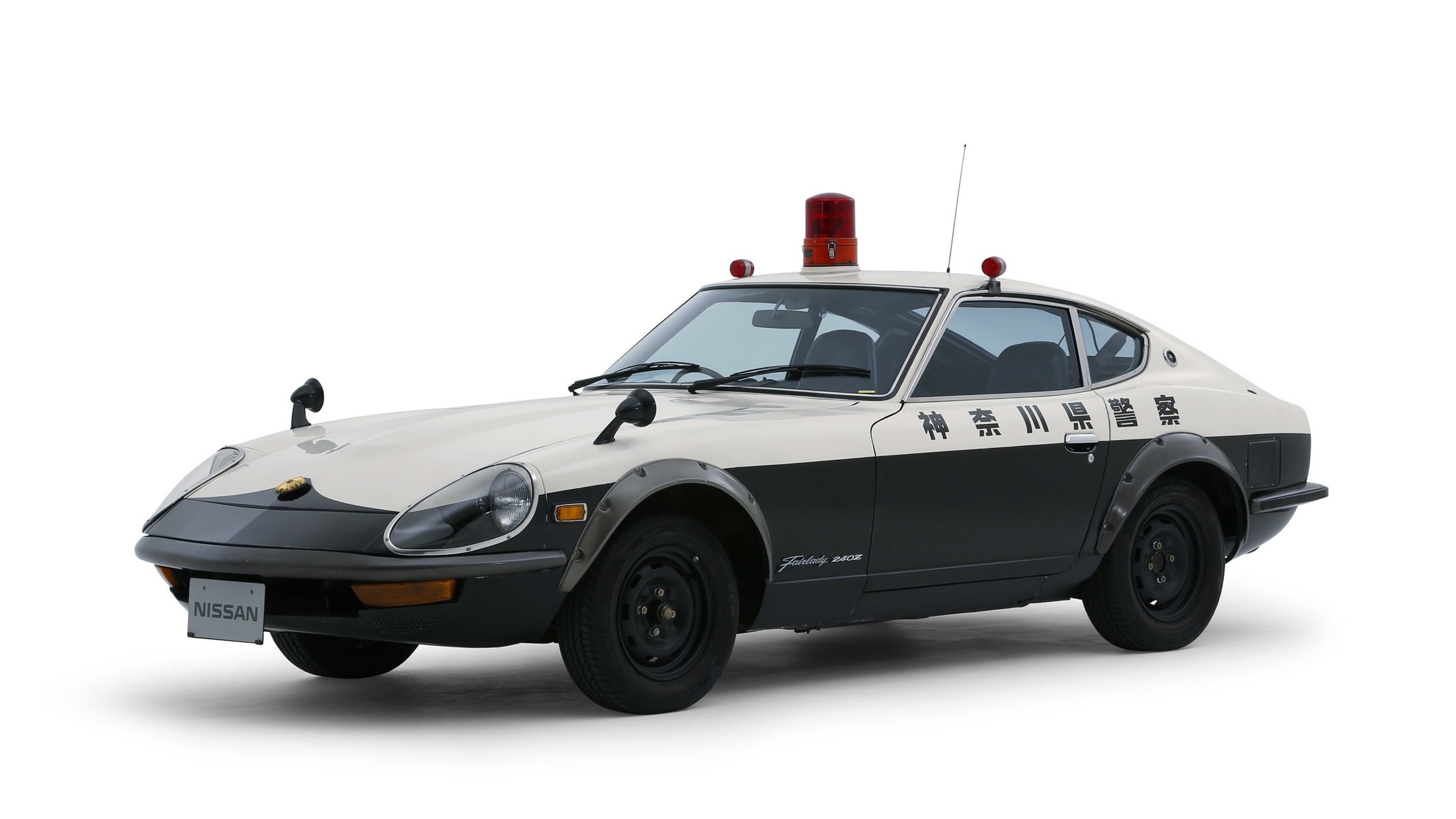 Nissan donates GT-R police car to Japanese police force