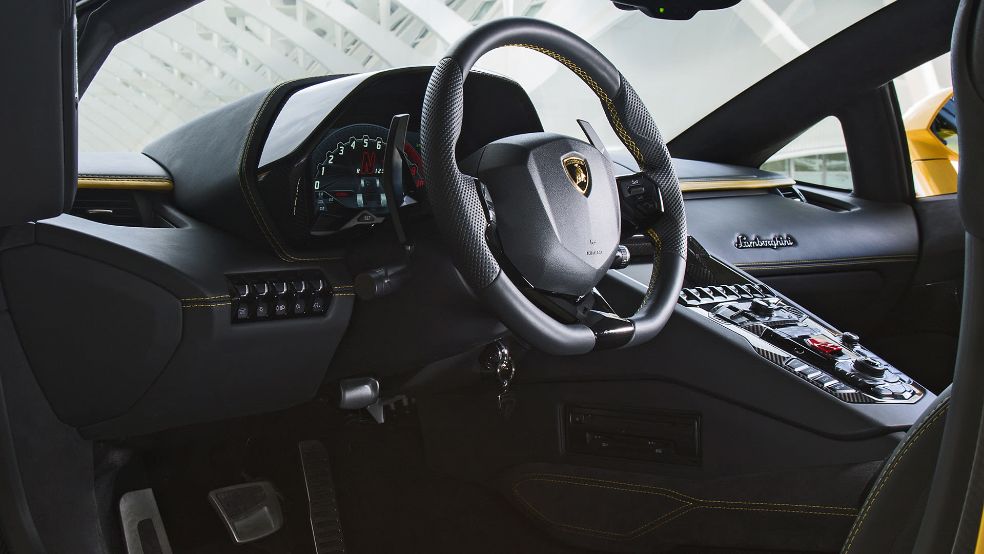 Anything but subtle | 2017 Lamborghini Aventador S First