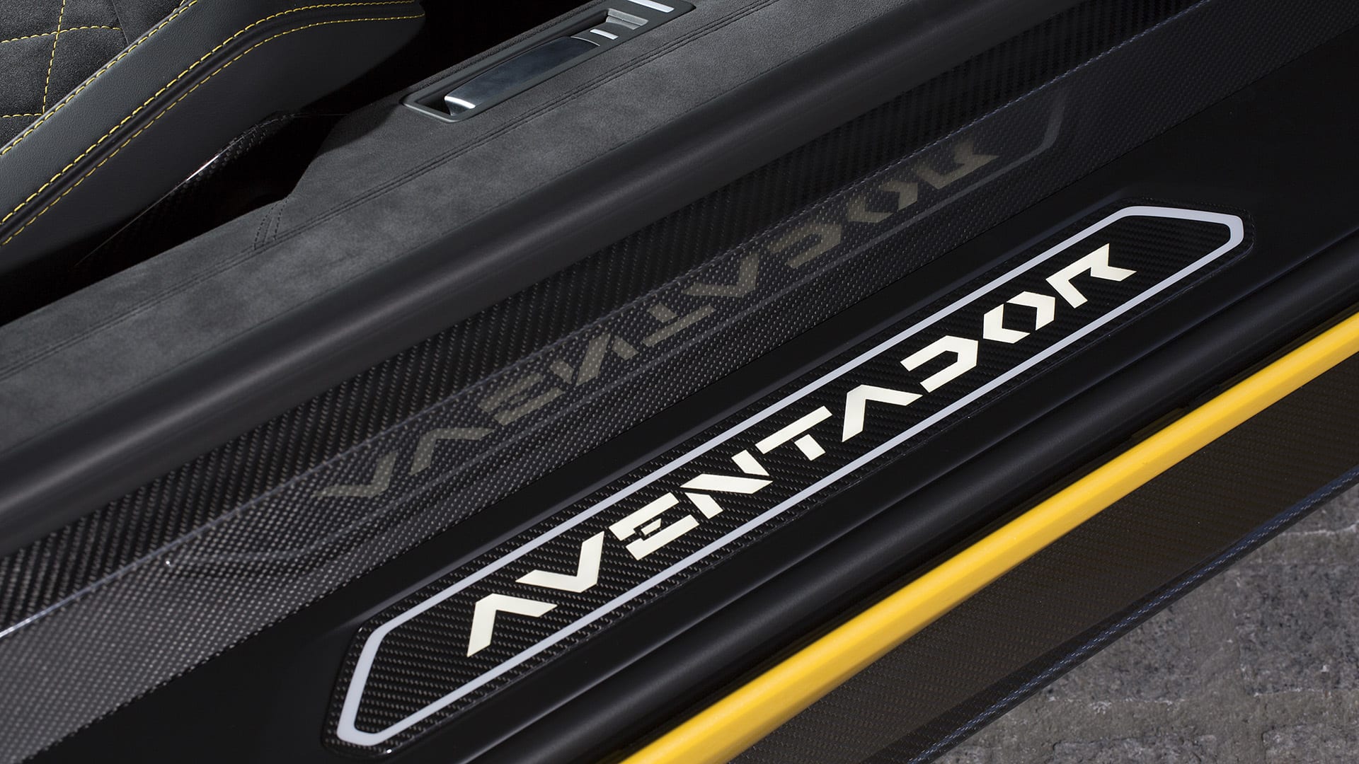 Anything but subtle | 2017 Lamborghini Aventador S First