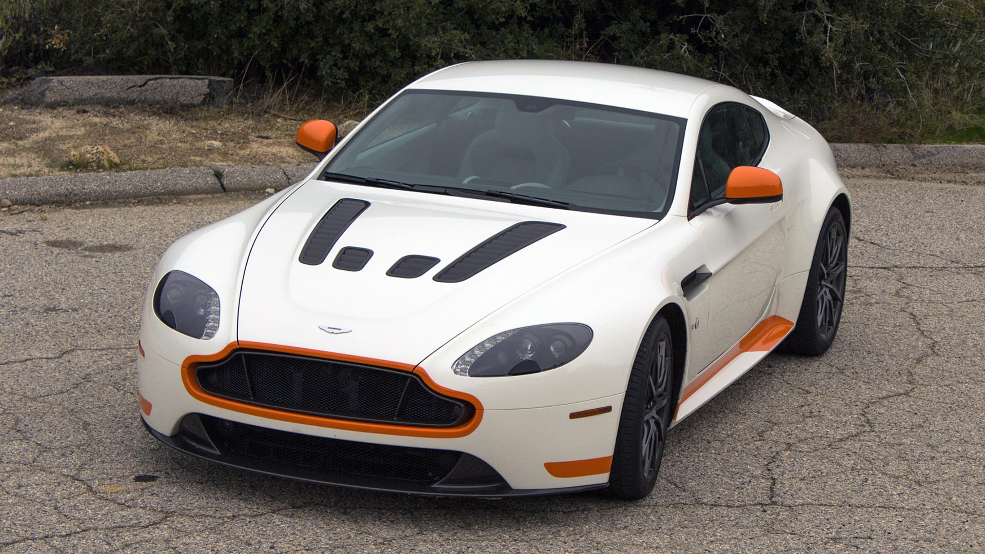 01-2017-aston-martin-v12-