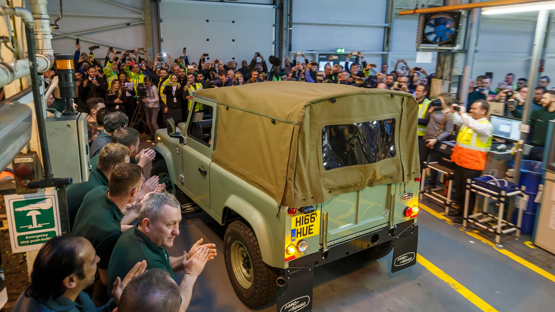 The last Land Rover Defender has rolled off the line - Autoblog