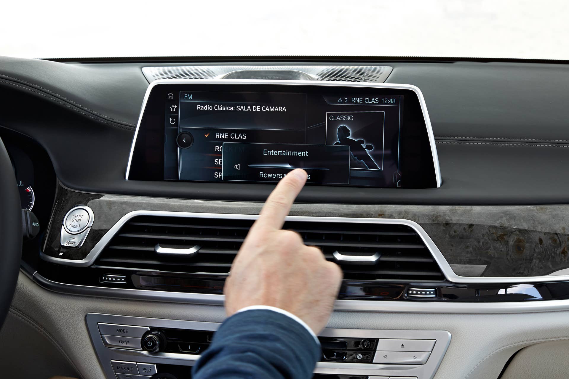 touchscreen gesture bmw 7 series 2016