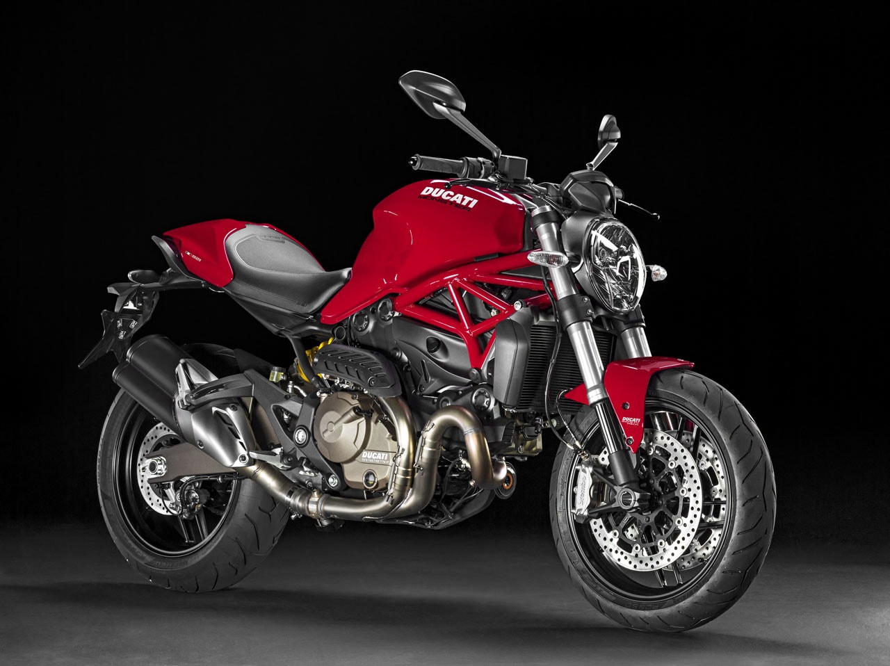 生まれのブランドで Ducati reveals Monster 821 in two flavors - Autoblog パーツ