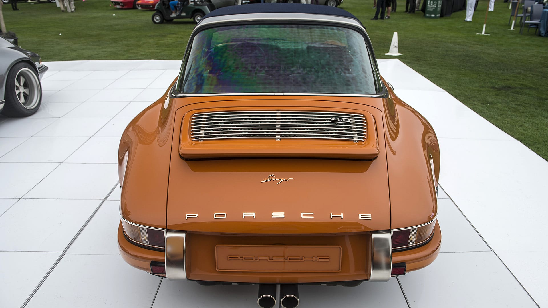 ポルシェ 911targa orenge GERMANY, LIMBURG - APR 2017: orange PORSCHE 911 TARGA 1983