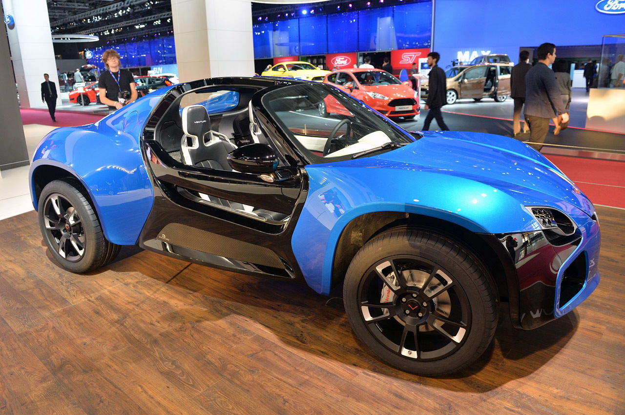 Véhicule électrique moderne présenté en illustration complémentaire pour un article sur la mobilité durable