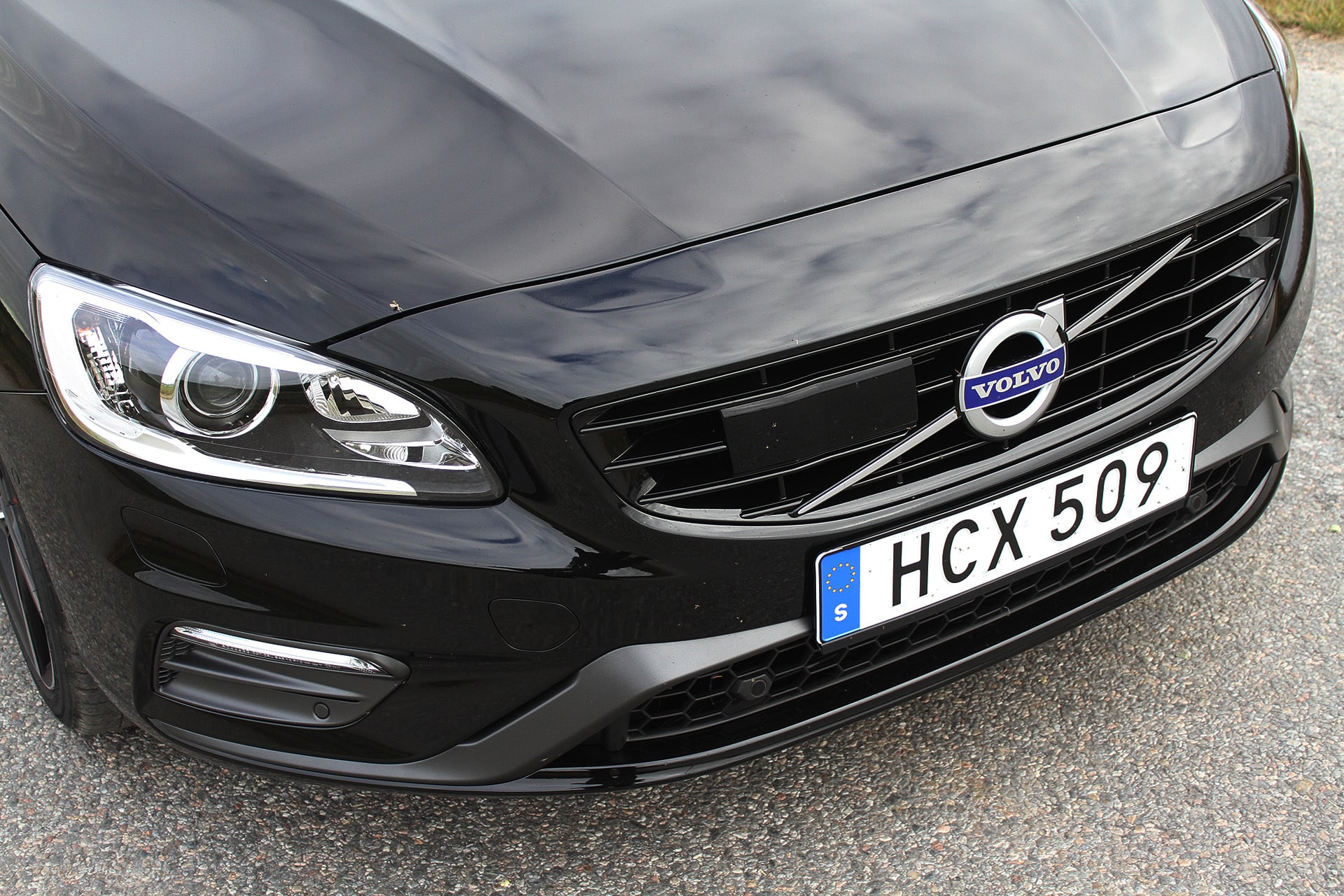 2016 Volvo V60 Polestar front detail
