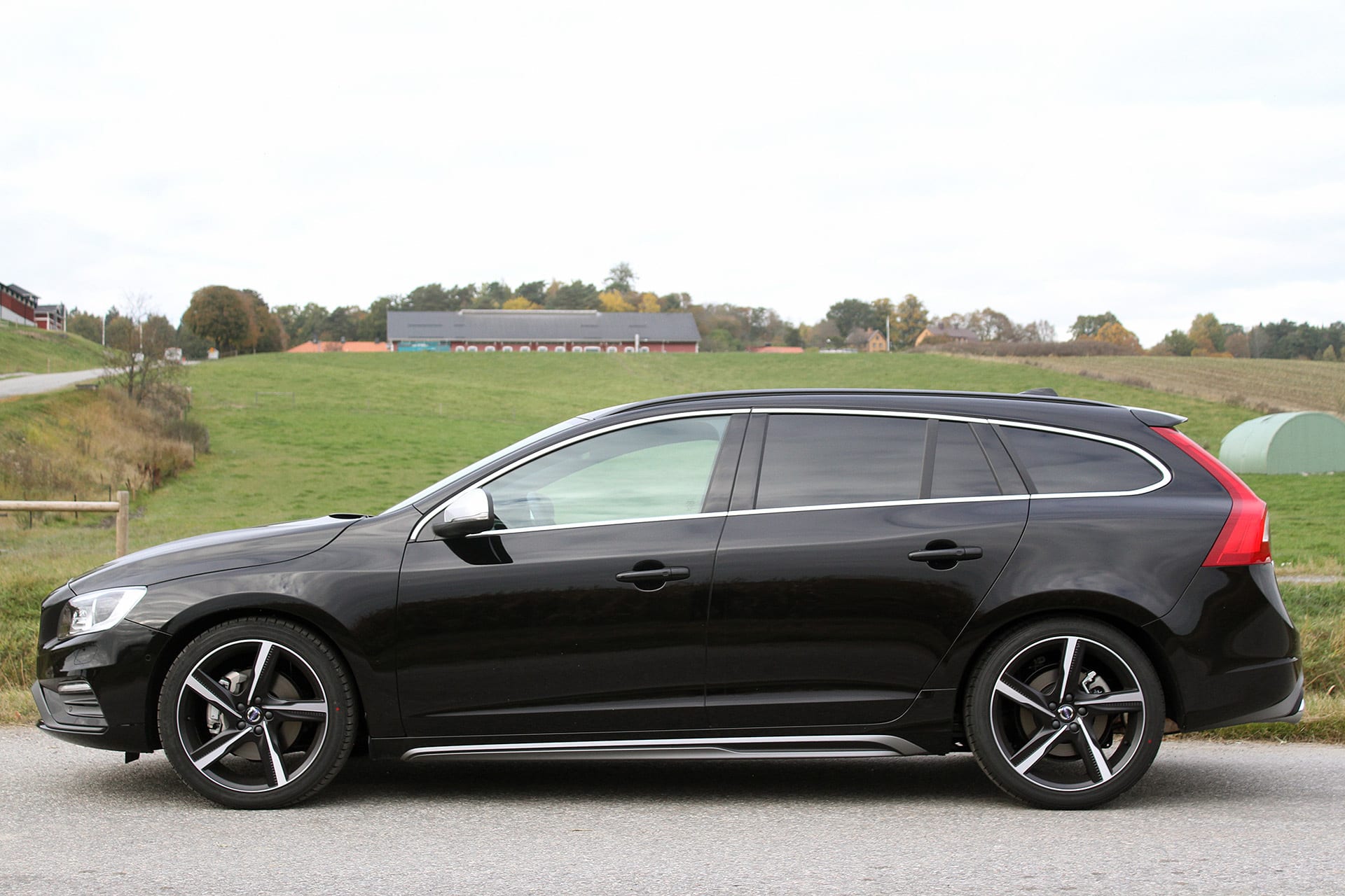 2016 Volvo V60 Polestar side view