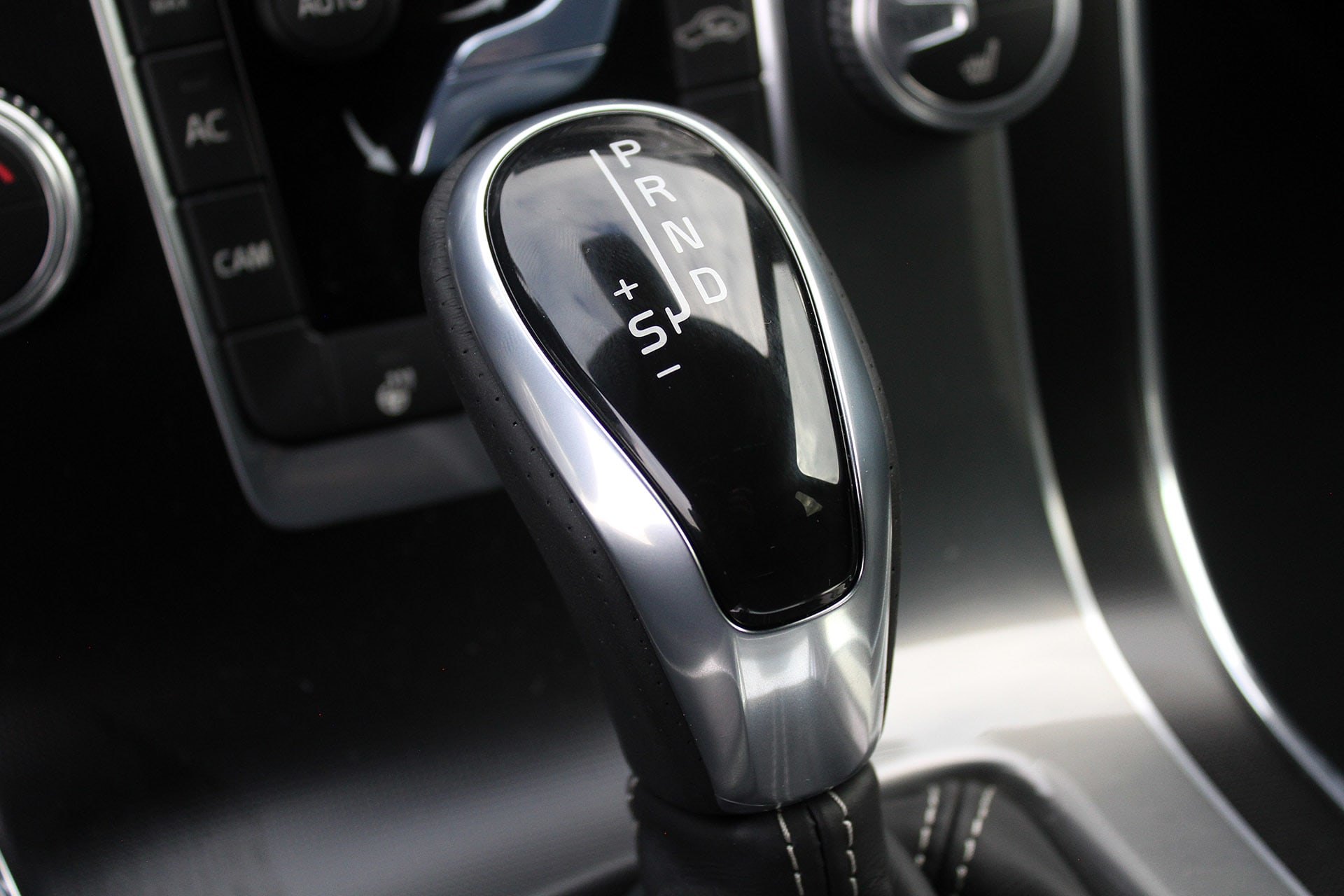 2016 Volvo V60 Polestar shifter