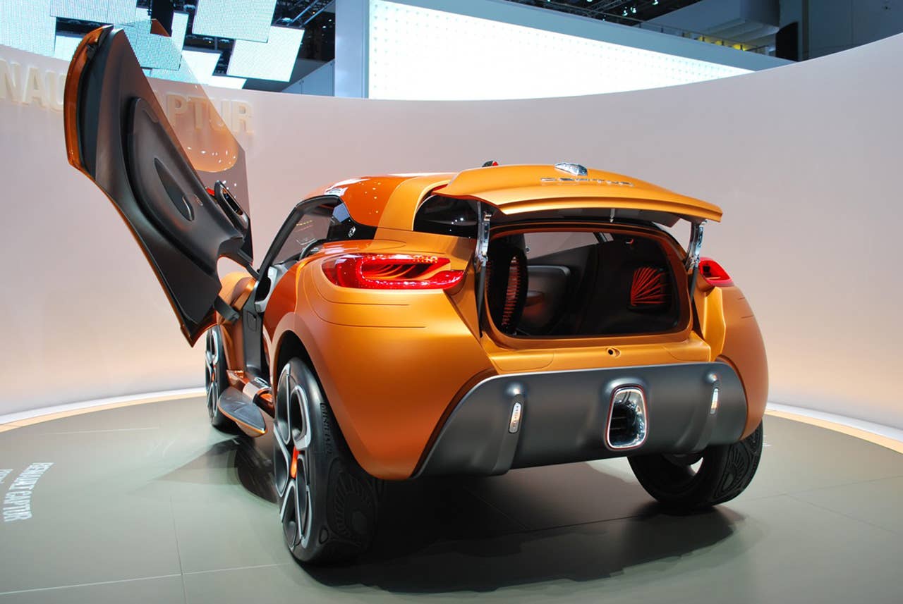 Renault Captur Concept De Voiture Vue De Dos Photo - Getty Images