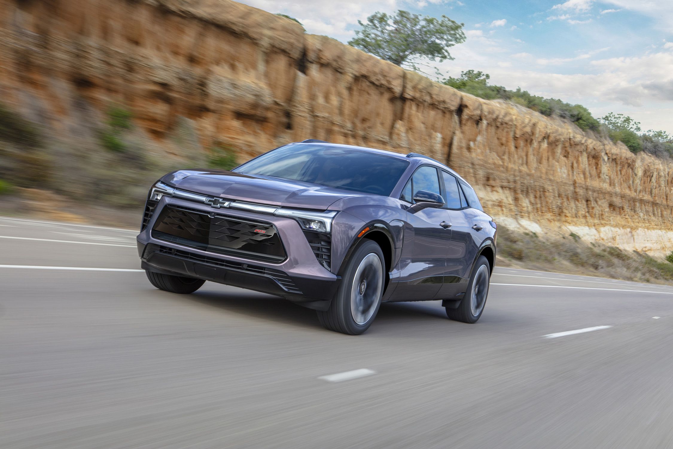 First Look: 2025 Chevy Blazer Zr2 Dominates The Trails - rbybi2e