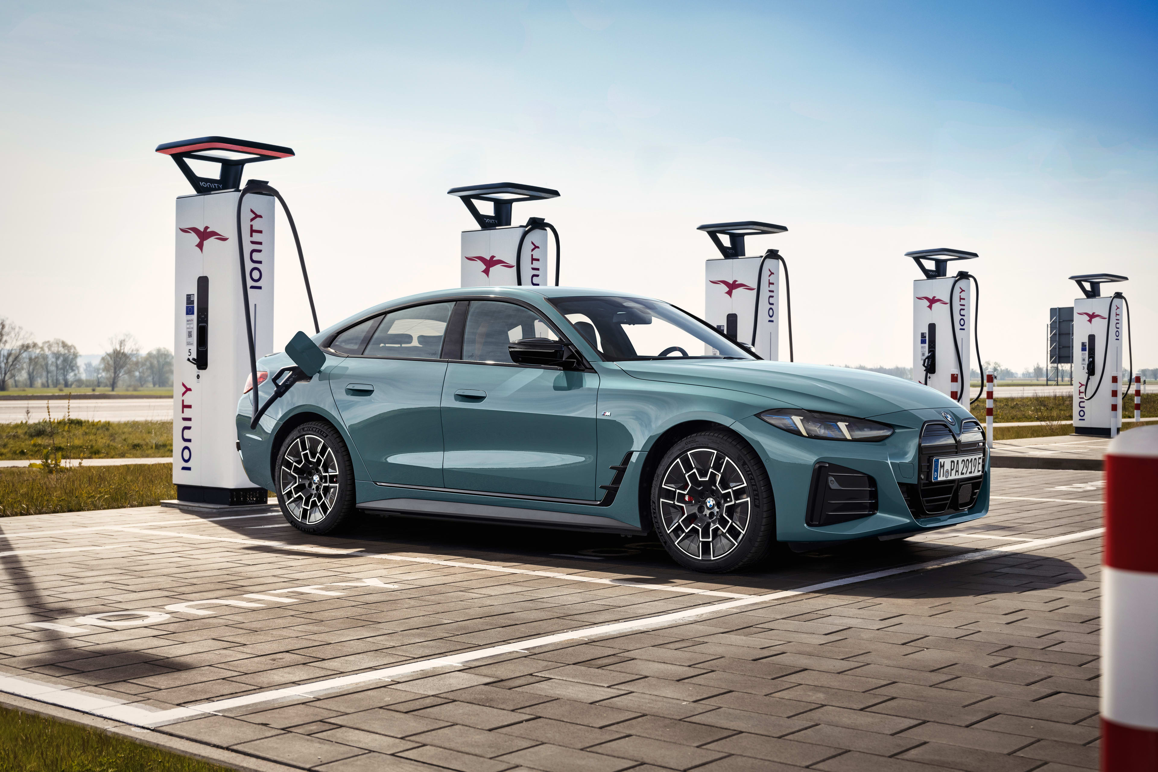 2025 BMW i4 M50