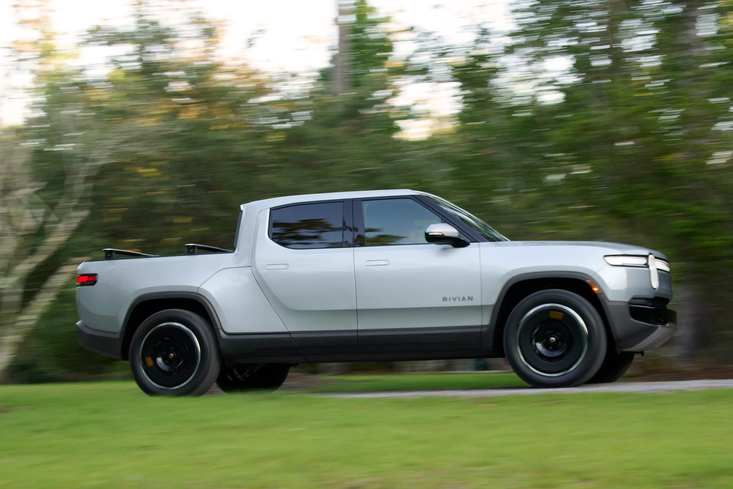 Rivian Launches Enticing 2025 R1S & R1T Lease Offer for June Autoblog