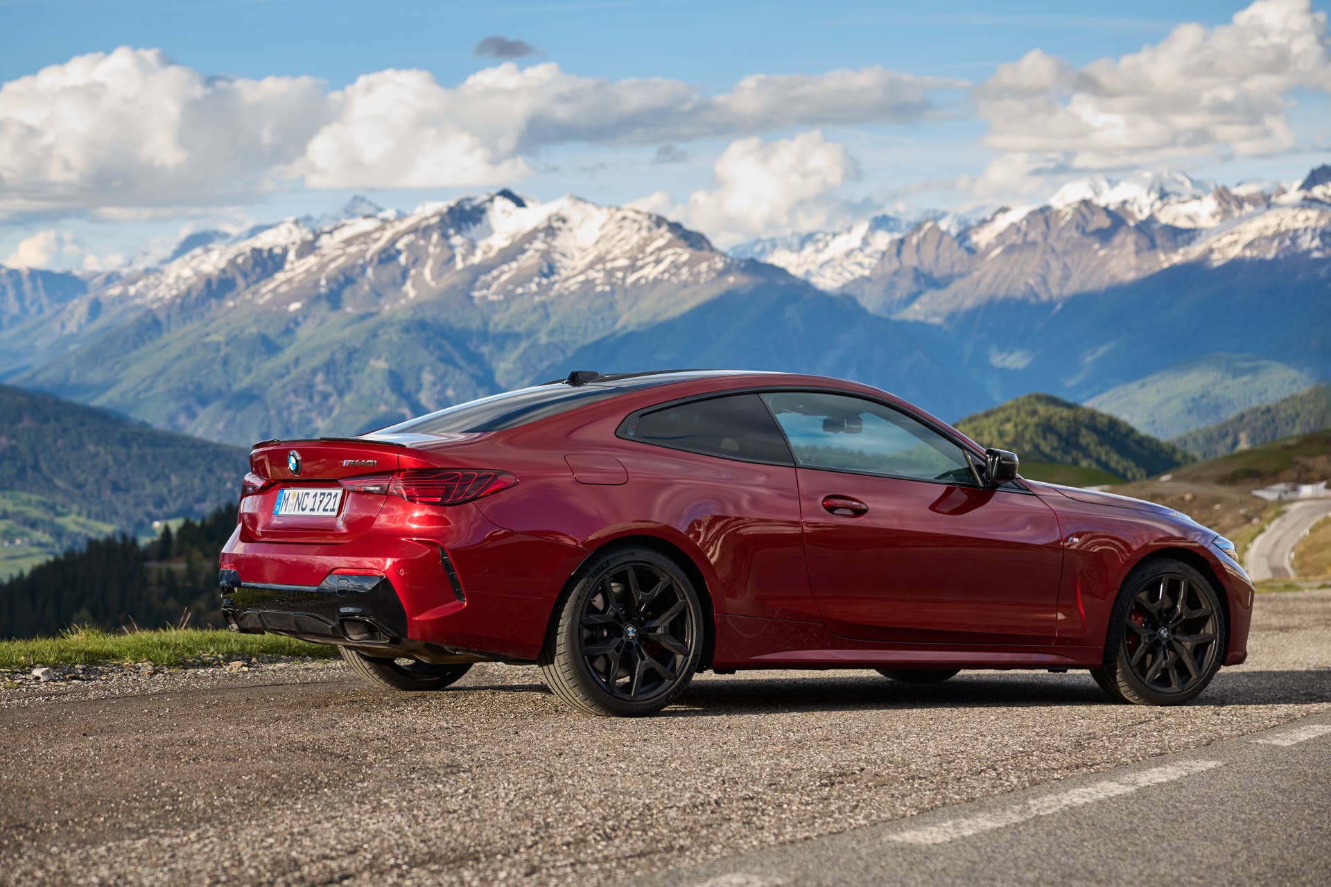 Is the 2026 BMW M440i Coupe Worth $65K? Experts Weigh In - Autoblog