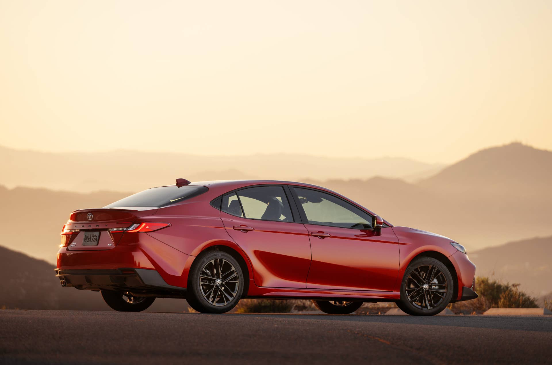 Toyota Drops Accord-Beating Camry Lease Deal For October - Autoblog