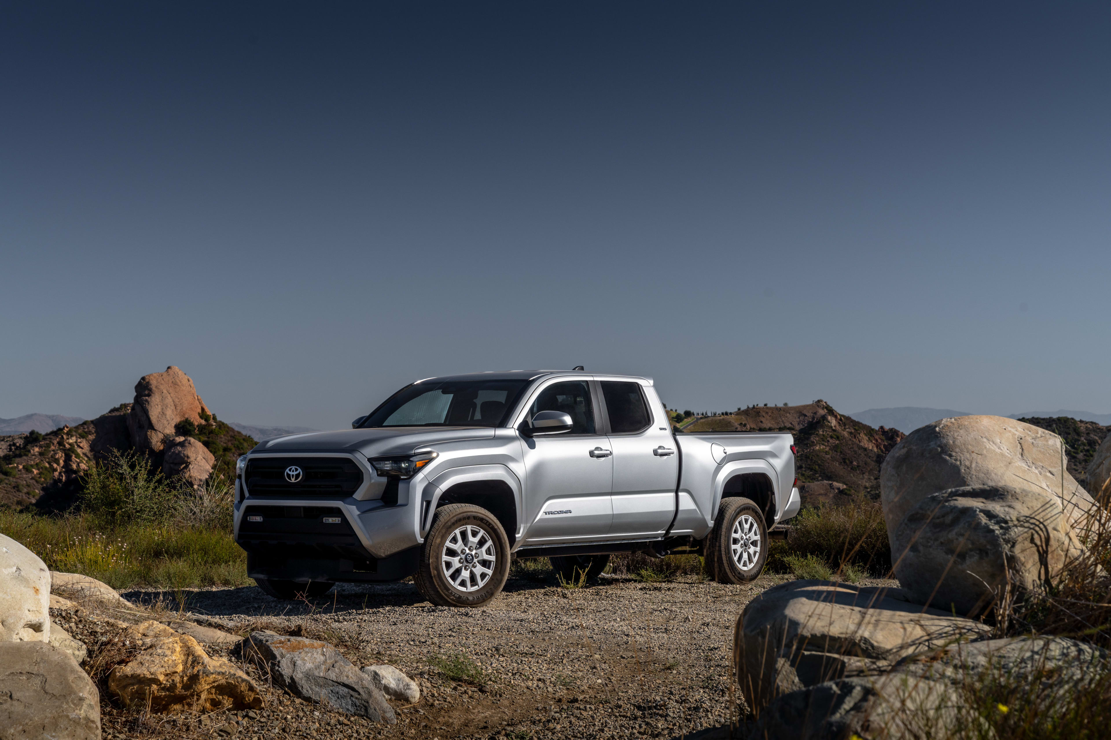 2026 Tacoma vs 2025: Price Hike Makes 2025 Model a Better Value 9 2025 Toyota Tacoma SR5