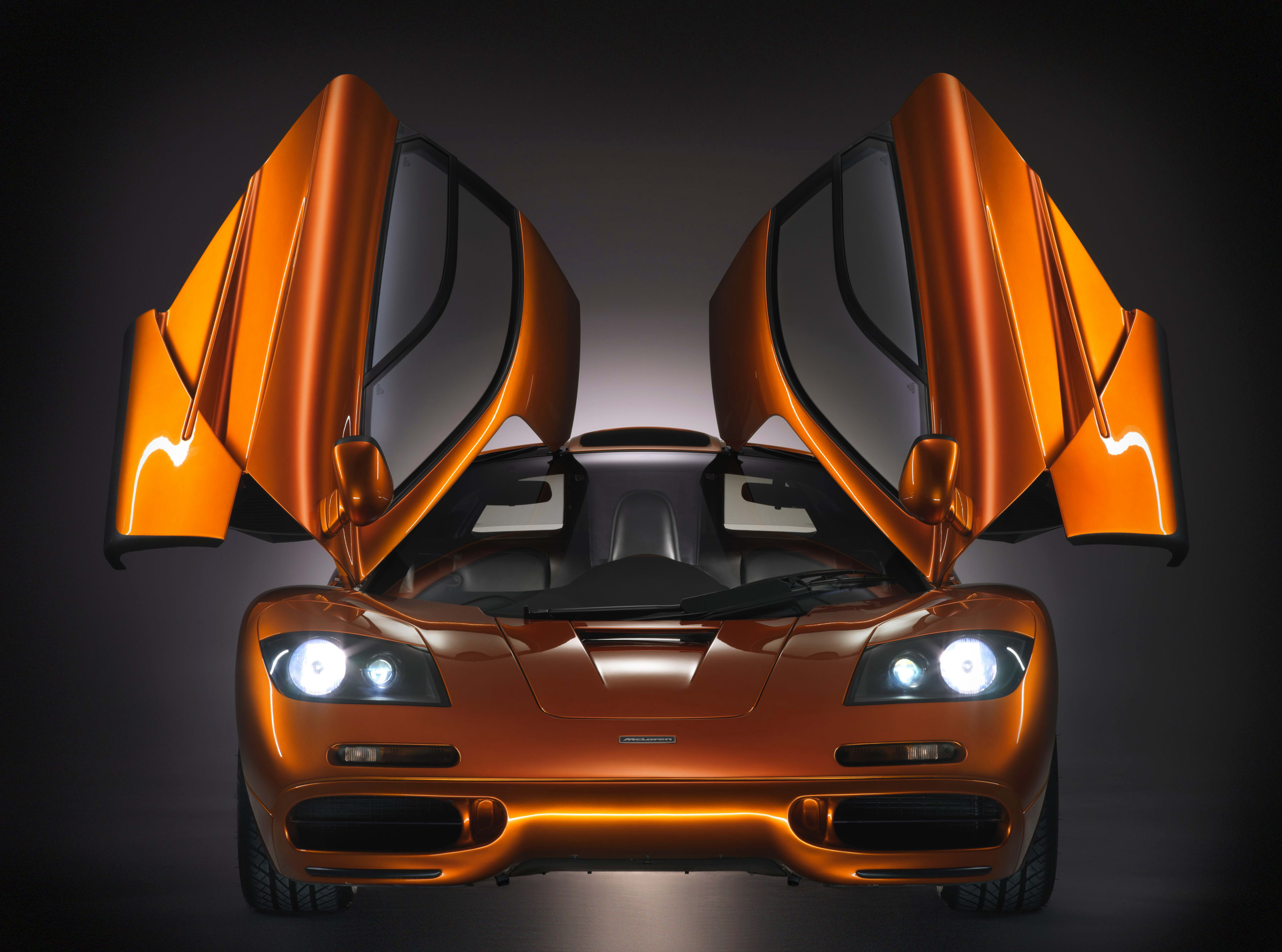 McLaren F1 front view with doors open