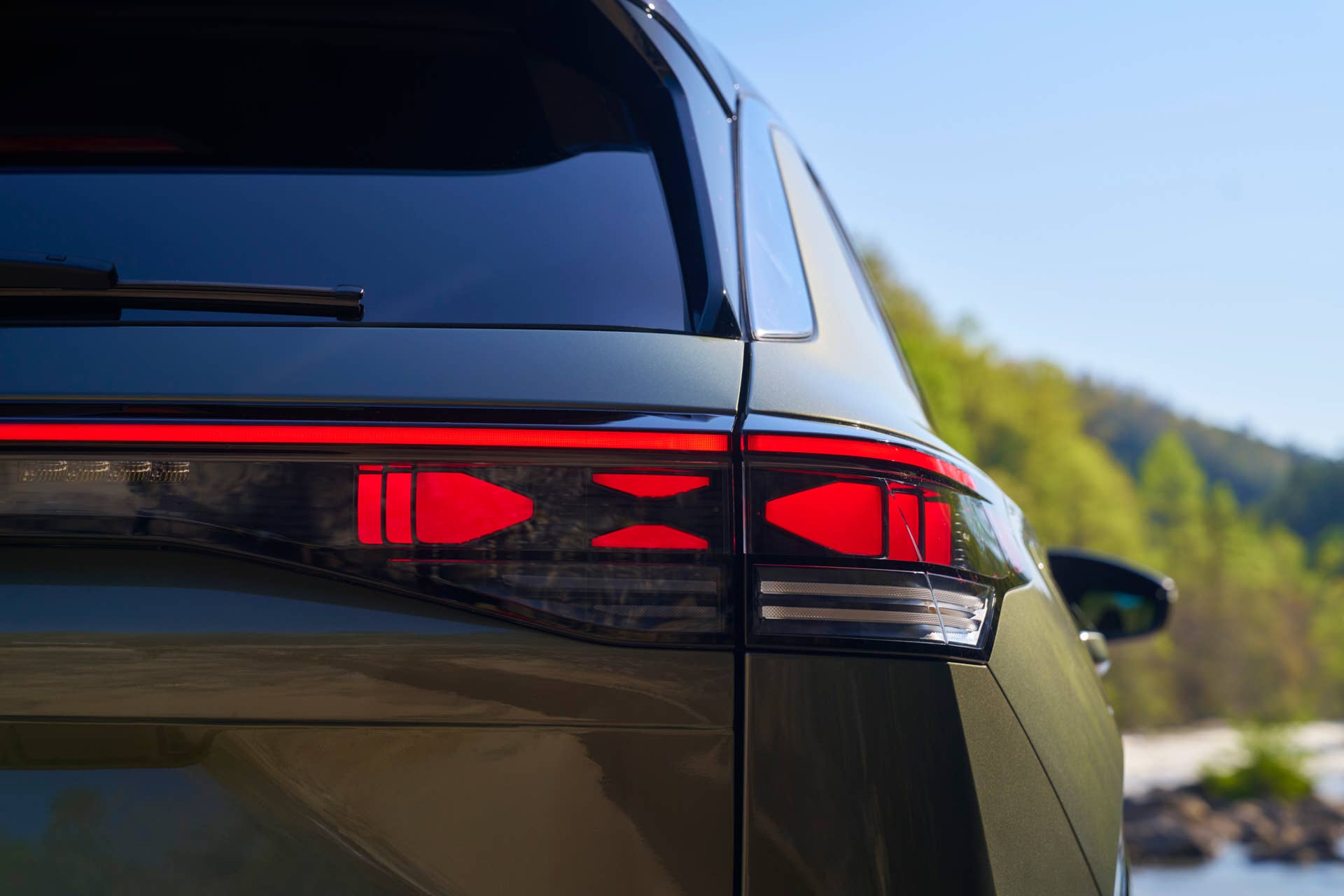 2025 VW Tiguan SEL R-Line Black