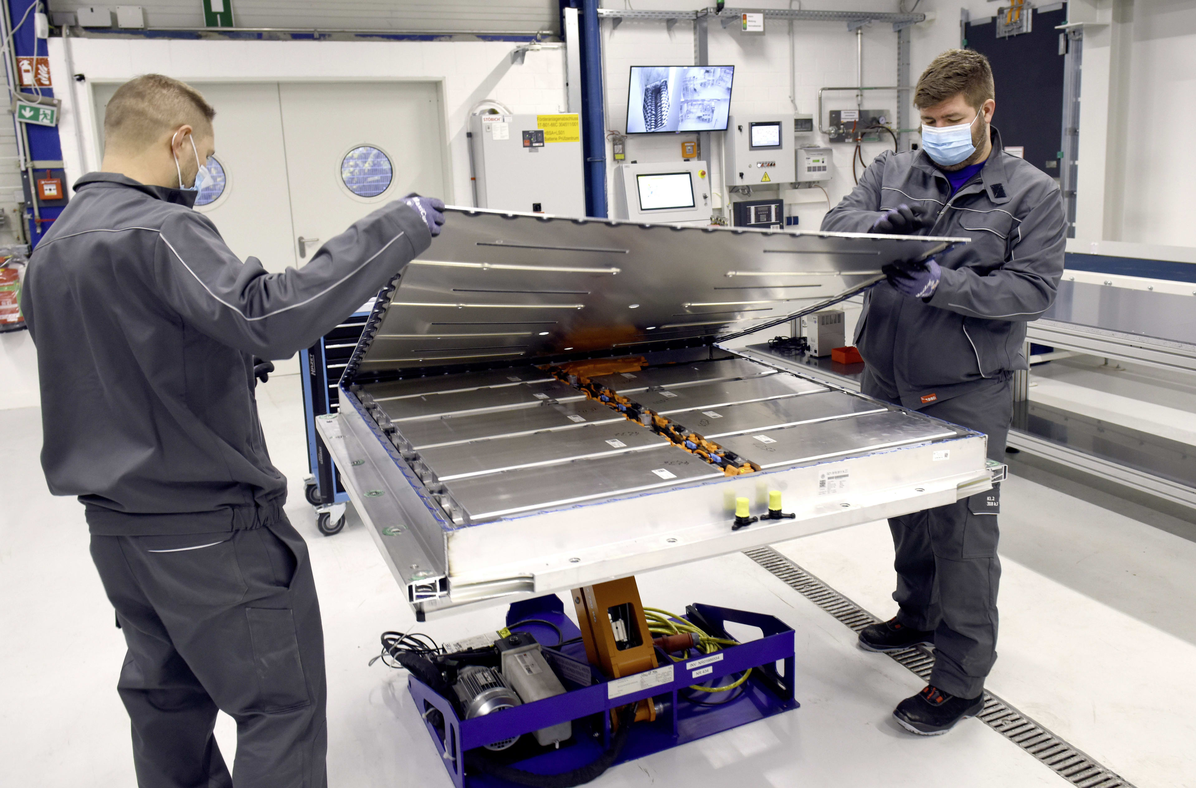 Volkswagen battery recycling pilot plant Volkswagen battery recycling pilot plant
