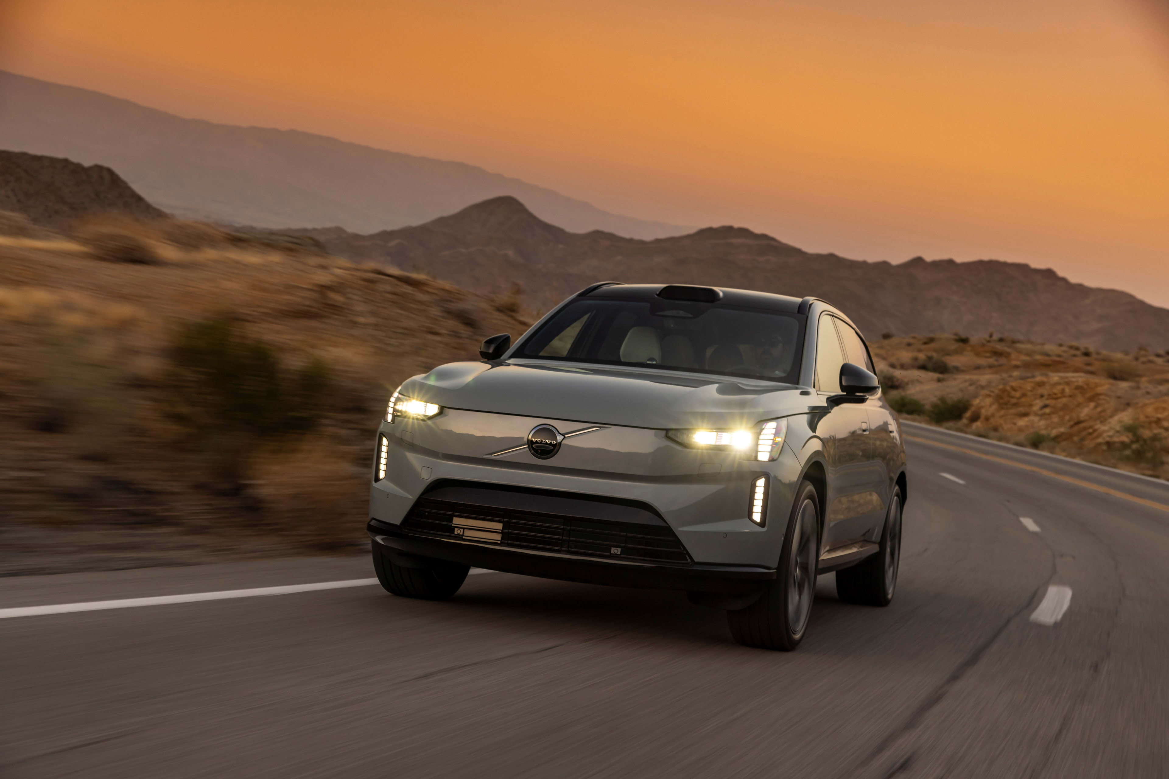 Volvo EX90 Vapour Grey Exterior