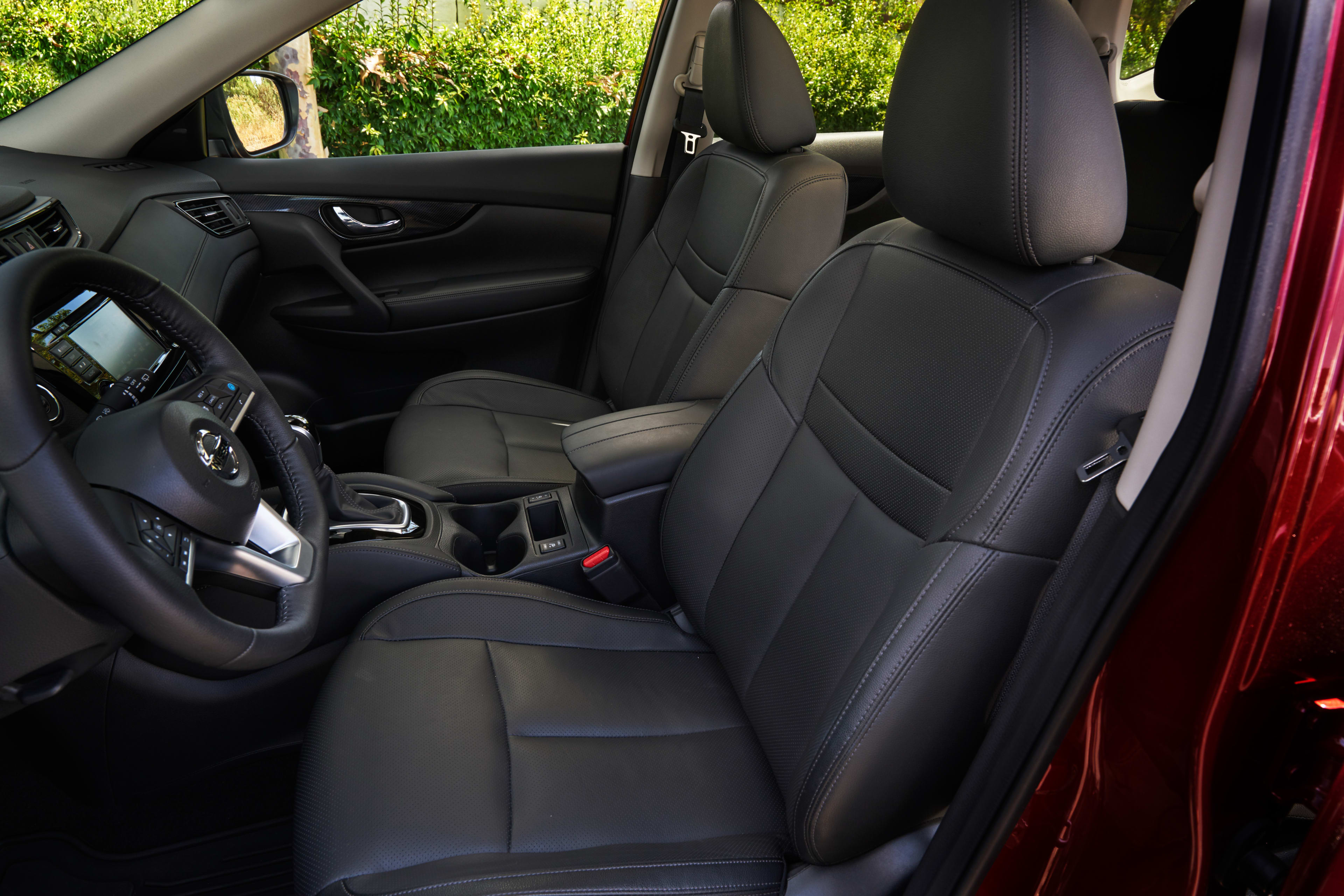 2020 Nissan Rogue front seats