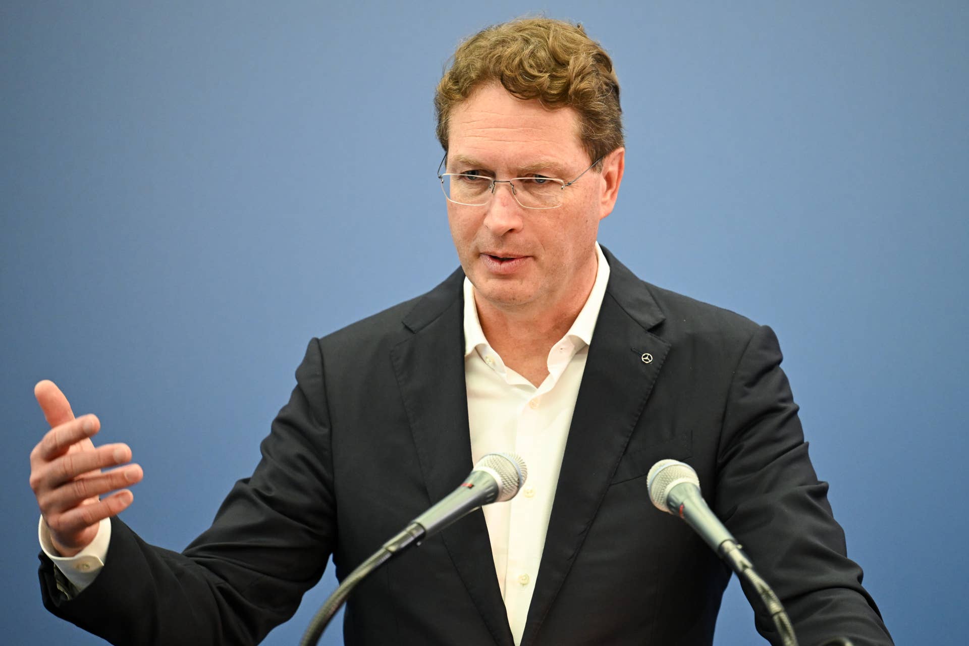 Ola K?llenius , CEO of the Mercedes Benz Group, speaks at the Mercedes-Benz assembly plant on June 4, 2025 in Rastatt, Germany.