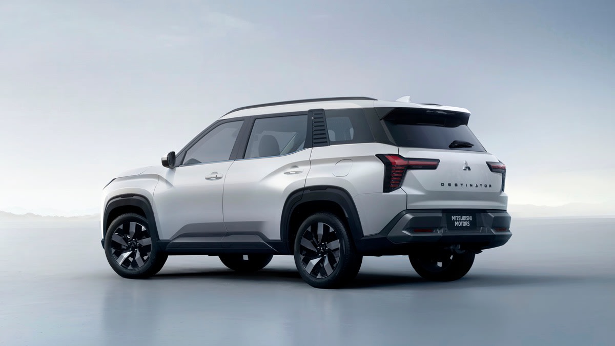 MITSUBISHI S ICONIC PAJERO SUV IS MAKING A COMEBACK THIS visual data 6