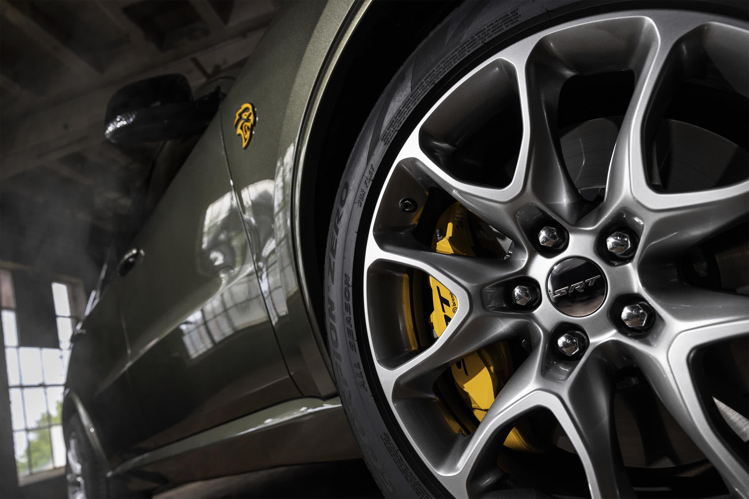 Dodge Durango Hellcat Jailbreak - wheel and badge