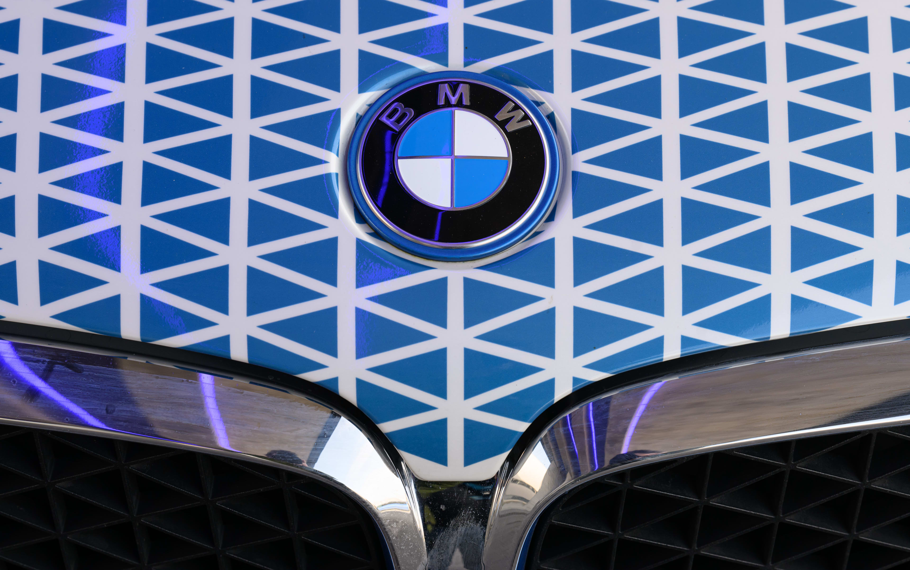 BMW iX5 Hydrogen badge