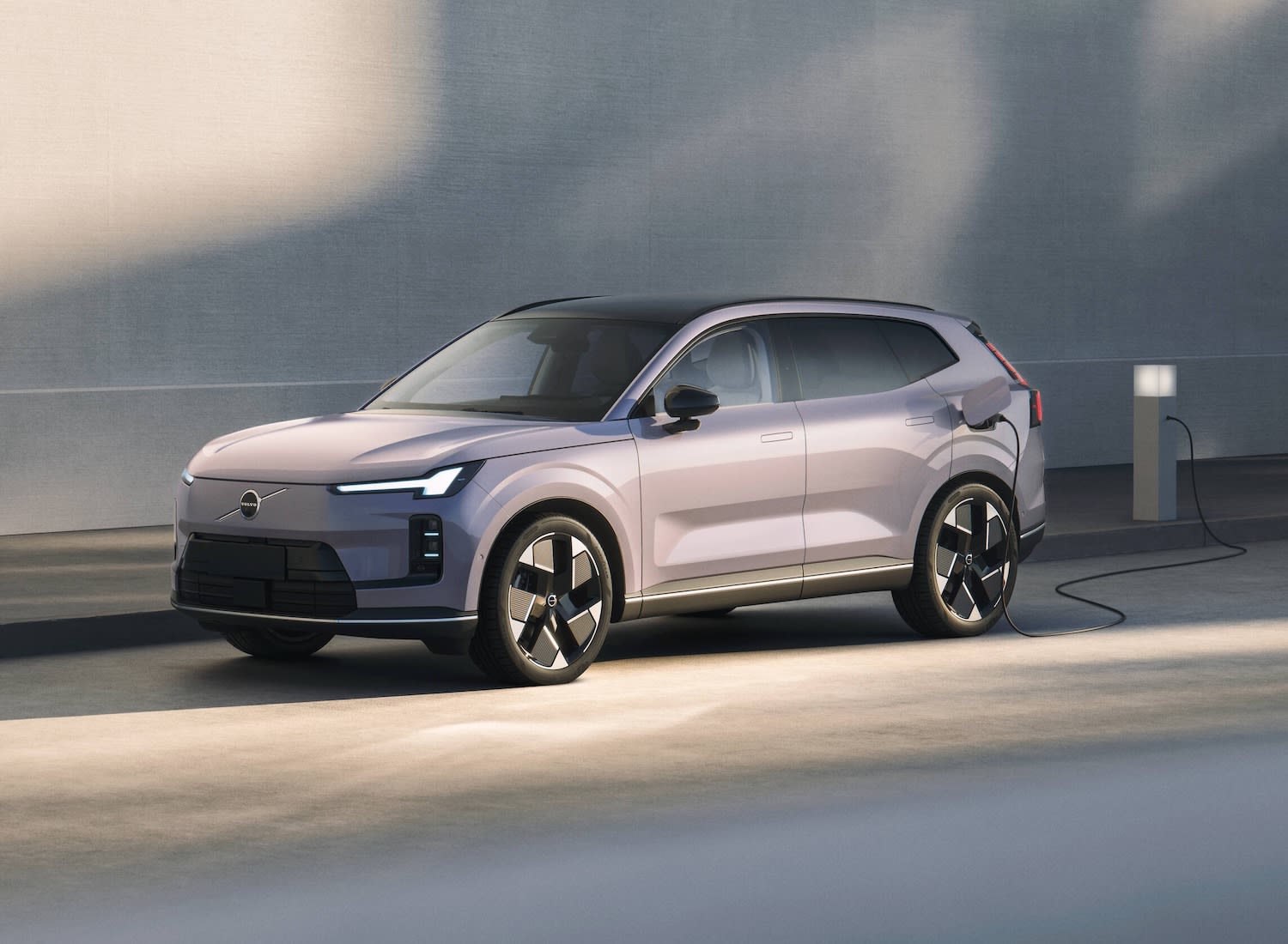 Volvo XC70 front quarter static