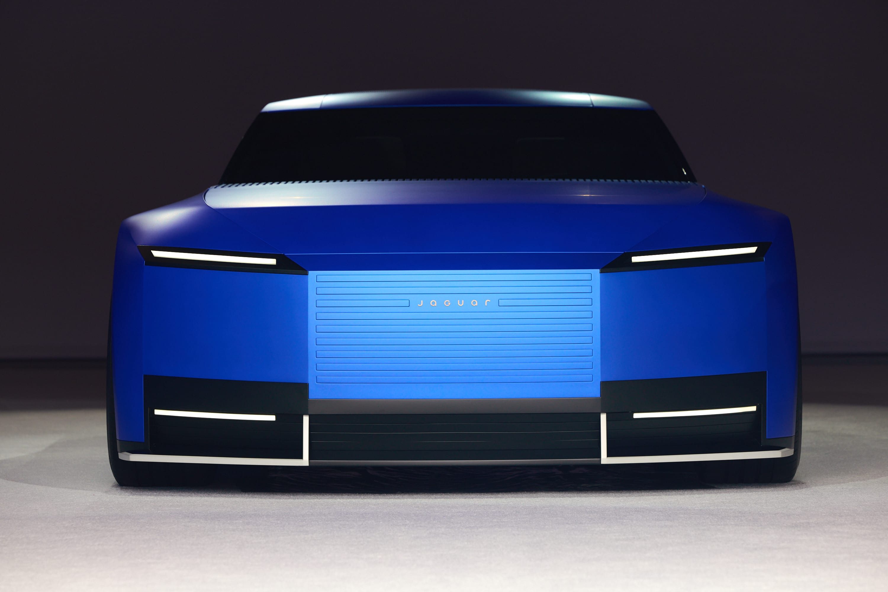 Jaguar Electric GT Delayed to 2026, Priced at $130,000, Confirmed to Have 430-Mile Range 3 Jaguar Type 00