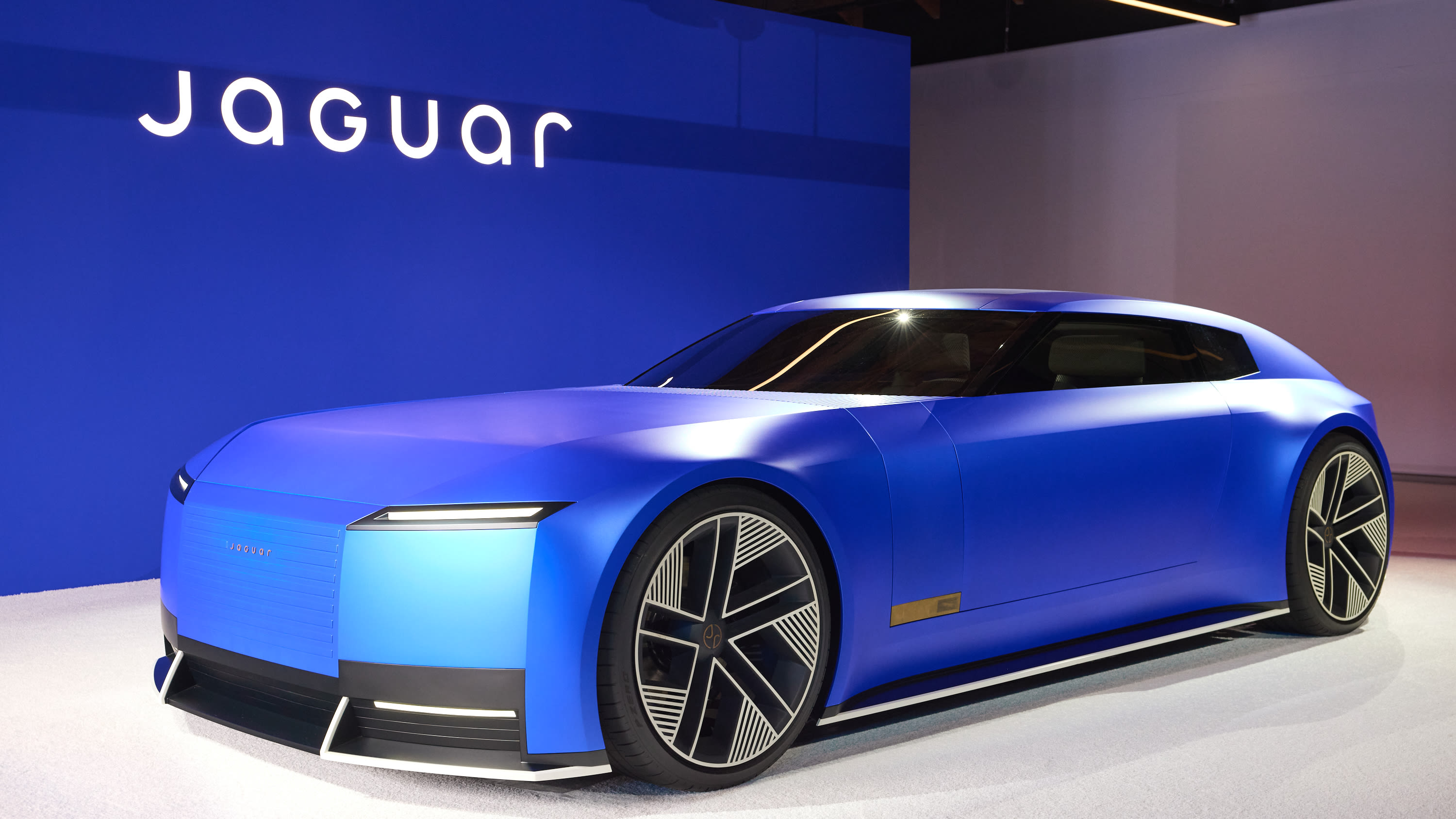 Jaguar Electric GT Delayed to 2026, Priced at $130,000, Confirmed to Have 430-Mile Range 4 Jaguar Type 00