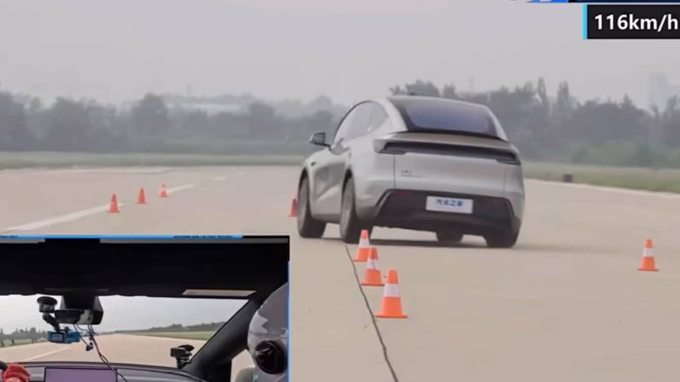 Tesla Model Y L Aces Elk Test at 72 MPH Fully Loaded - Autoblog