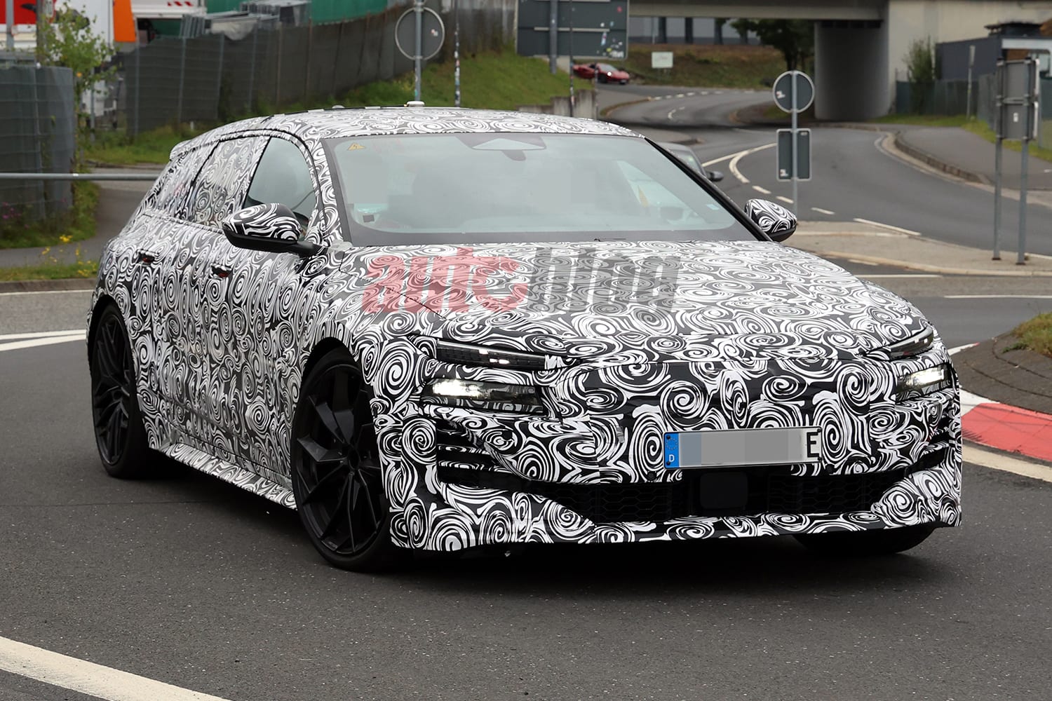 Audi RS6 Avant E-Tron Spy Shot front quarter