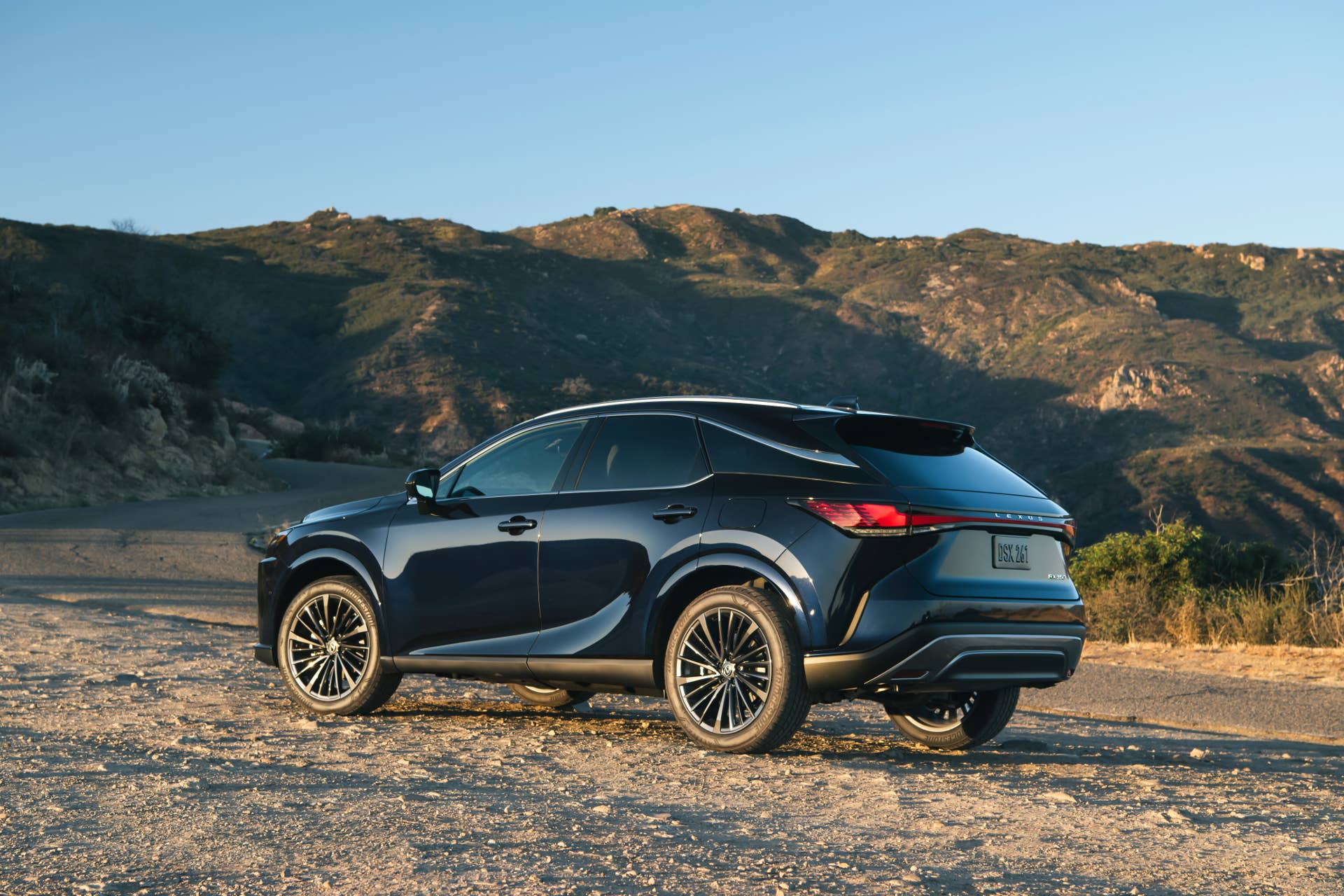 2025 Lincoln Nautilus vs. 2025 Lexus RX: 5 Key Differences - Autoblog