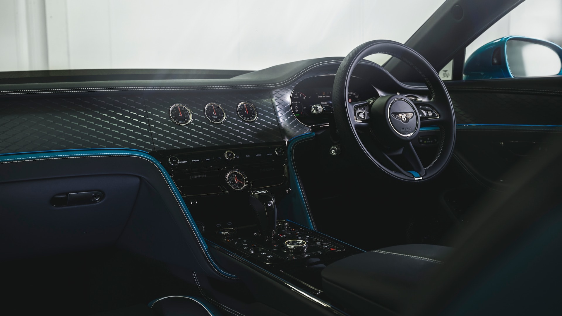 Bentley Flying Spur with Ombr? color fade